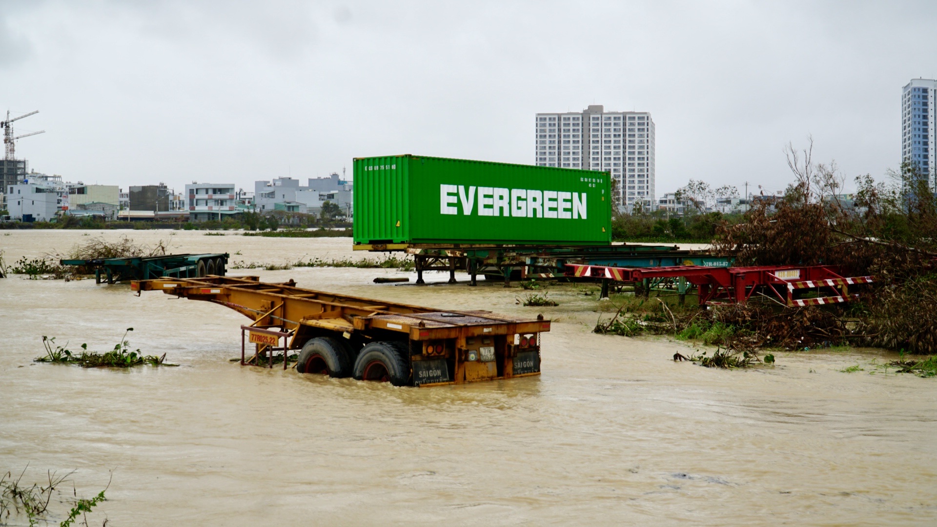Nhiều khu vực tại Gia Lai ngập cục bộ do mưa lớn liên tiếp nhiều ngày- Ảnh 4. Nhiều khu vực tại Gia Lai ngập cục bộ do mưa lớn liên tiếp nhiều ngày- Ảnh 4.