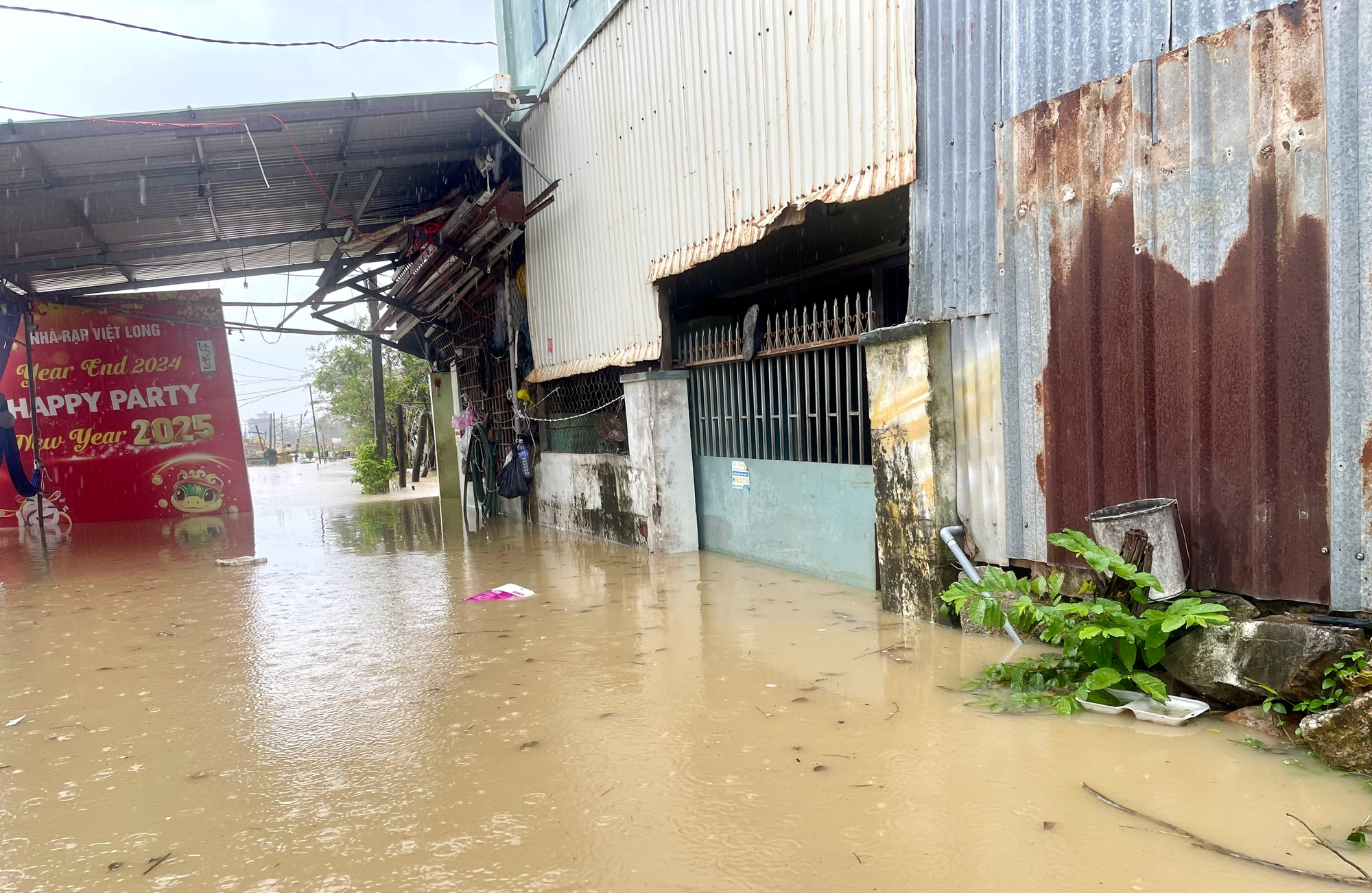 Nhiều khu vực tại Gia Lai ngập cục bộ do mưa lớn liên tiếp nhiều ngày- Ảnh 9. Nhiều khu vực tại Gia Lai ngập cục bộ do mưa lớn liên tiếp nhiều ngày- Ảnh 9.