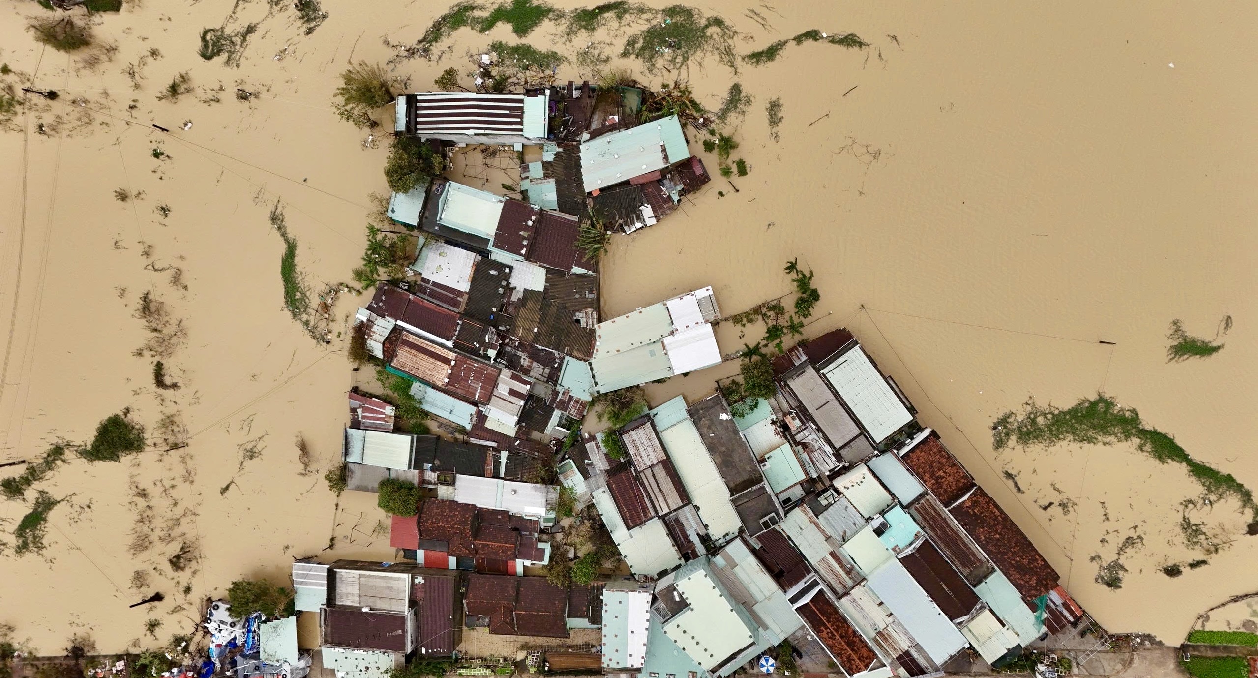 Gia Lai: 3.200 hộ bị ngập lụt, cô lập do mưa lớn kéo dài- Ảnh 1. Gia Lai: 3.200 hộ bị ngập lụt, cô lập do mưa lớn kéo dài- Ảnh 1.