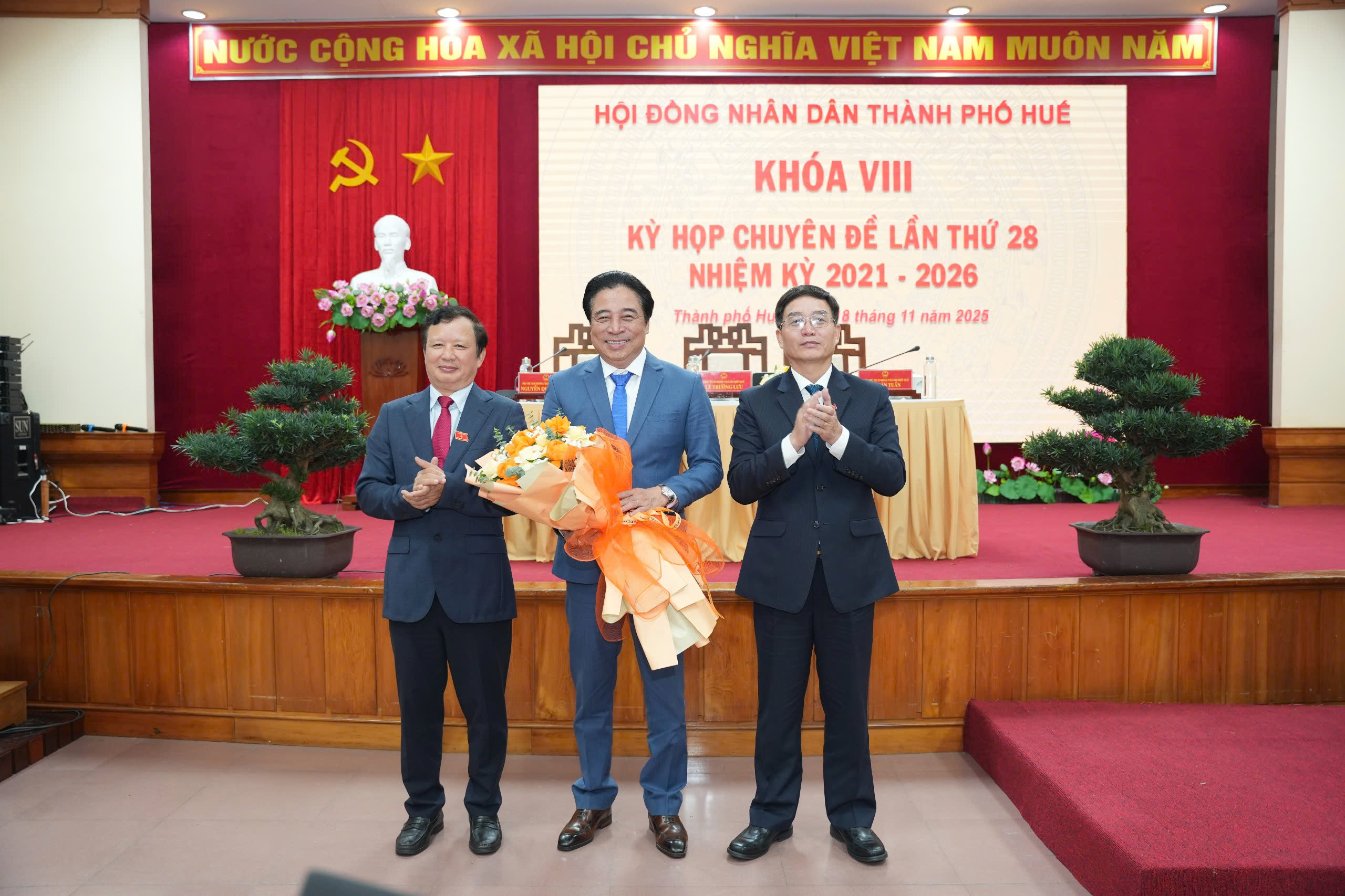 &Ocirc;ng Nguyễn Khắc To&agrave;n được bầu giữ chức Chủ tịch UBND TP Huế- Ảnh 1.