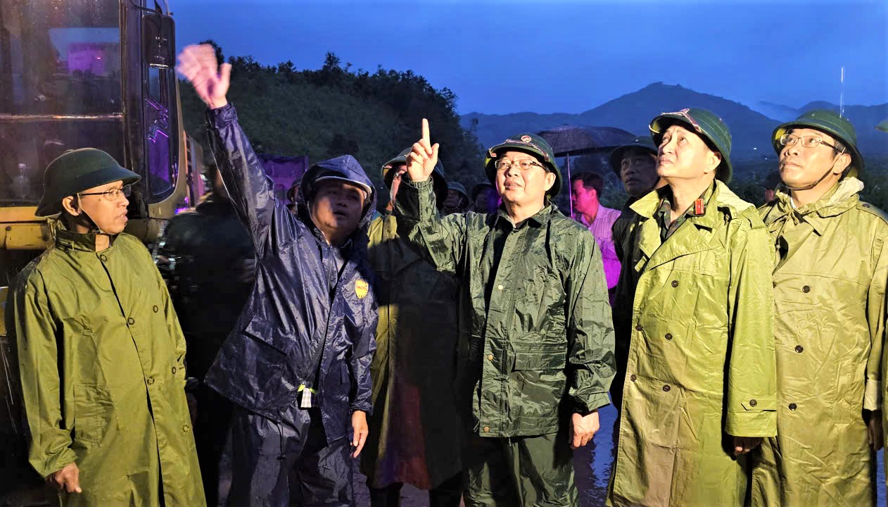 Ph&oacute; Thủ tướng Hồ Quốc Dũng: Th&ocirc;ng đ&egrave;o sạt lở nhưng kh&ocirc;ng n&ocirc;n n&oacute;ng, phải bảo đảm an to&agrave;n- Ảnh 1.