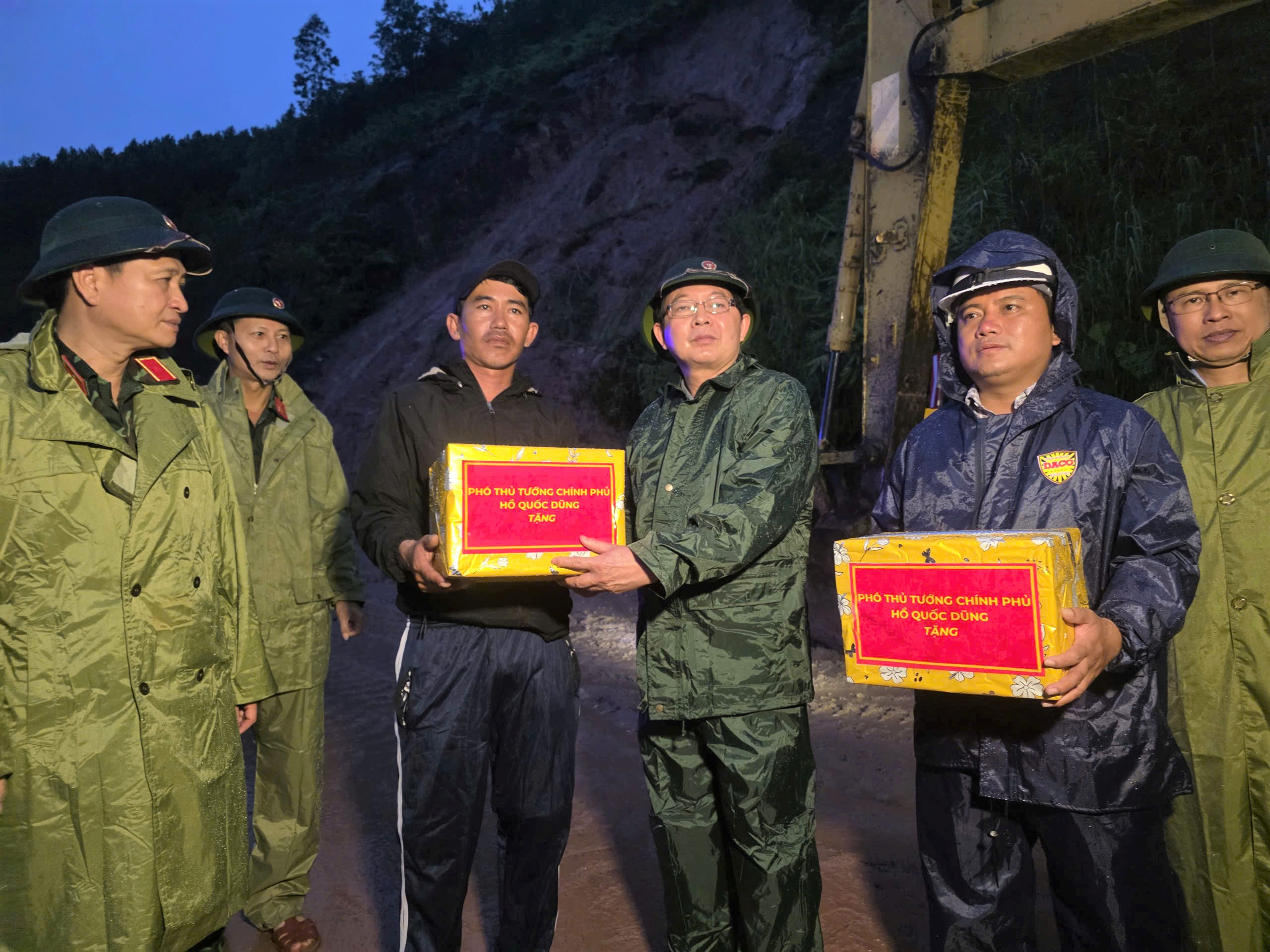 Ph&oacute; Thủ tướng Hồ Quốc Dũng: Th&ocirc;ng đ&egrave;o sạt lở nhưng kh&ocirc;ng n&ocirc;n n&oacute;ng, phải bảo đảm an to&agrave;n- Ảnh 2.