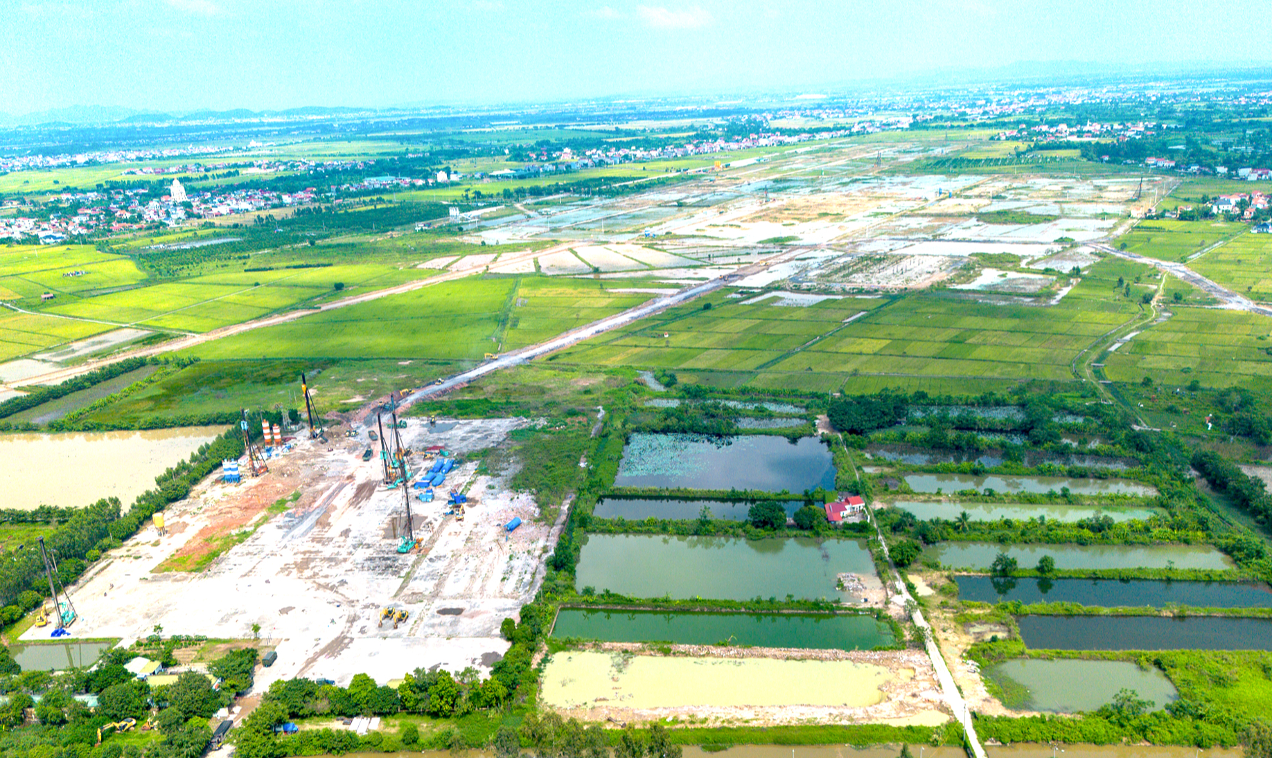 Đ&atilde; chi trả hơn 2.500 tỷ đồng bồi thường giải ph&oacute;ng mặt bằng s&acirc;n bay Gia B&igrave;nh- Ảnh 2.