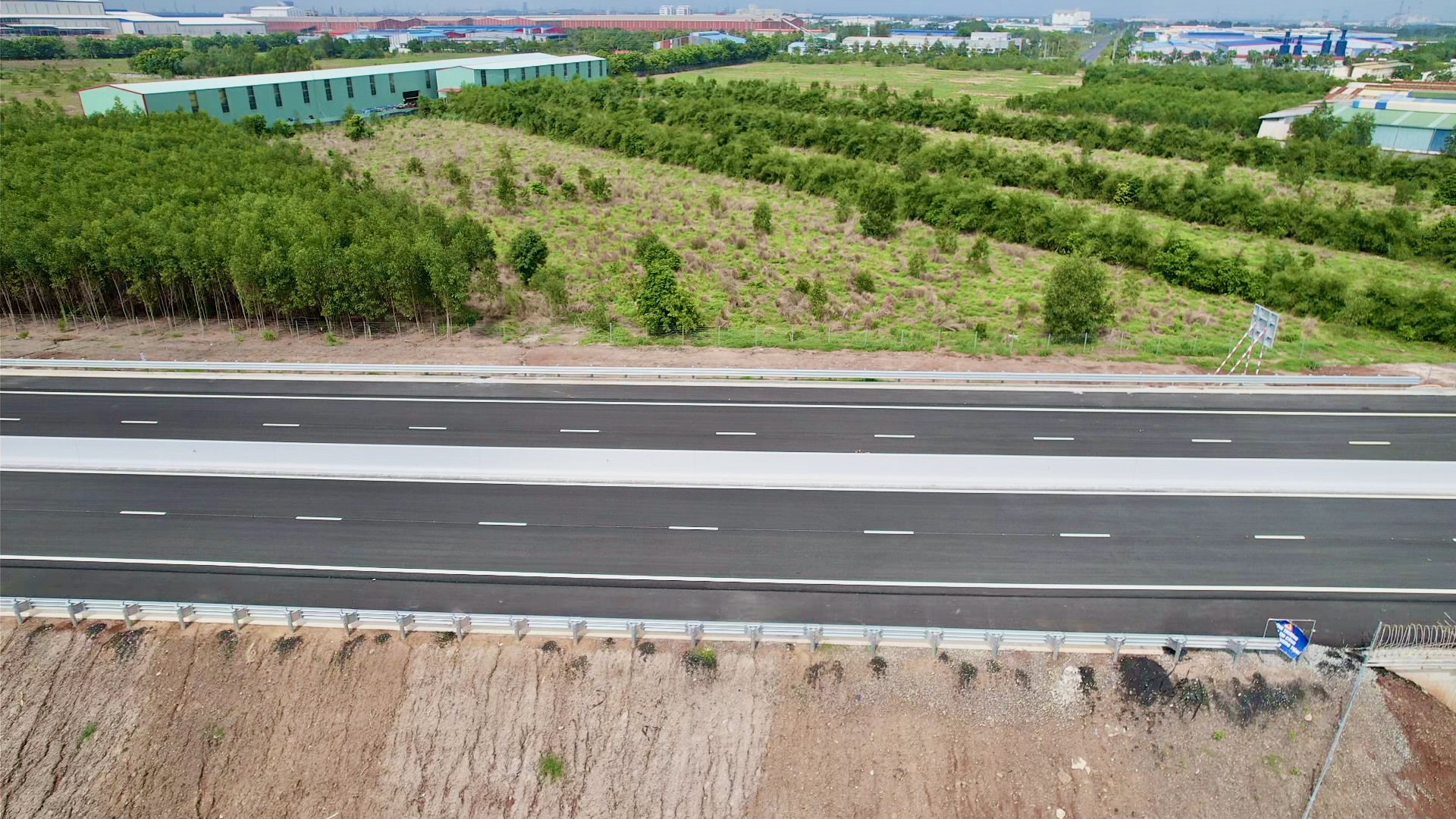 TP.HCM: Xử l&yacute; t&igrave;nh trạng xe lưu th&ocirc;ng tr&ecirc;n cao tốc Bi&ecirc;n H&ograve;a - Vũng T&agrave;u đang thi c&ocirc;ng- Ảnh 3.