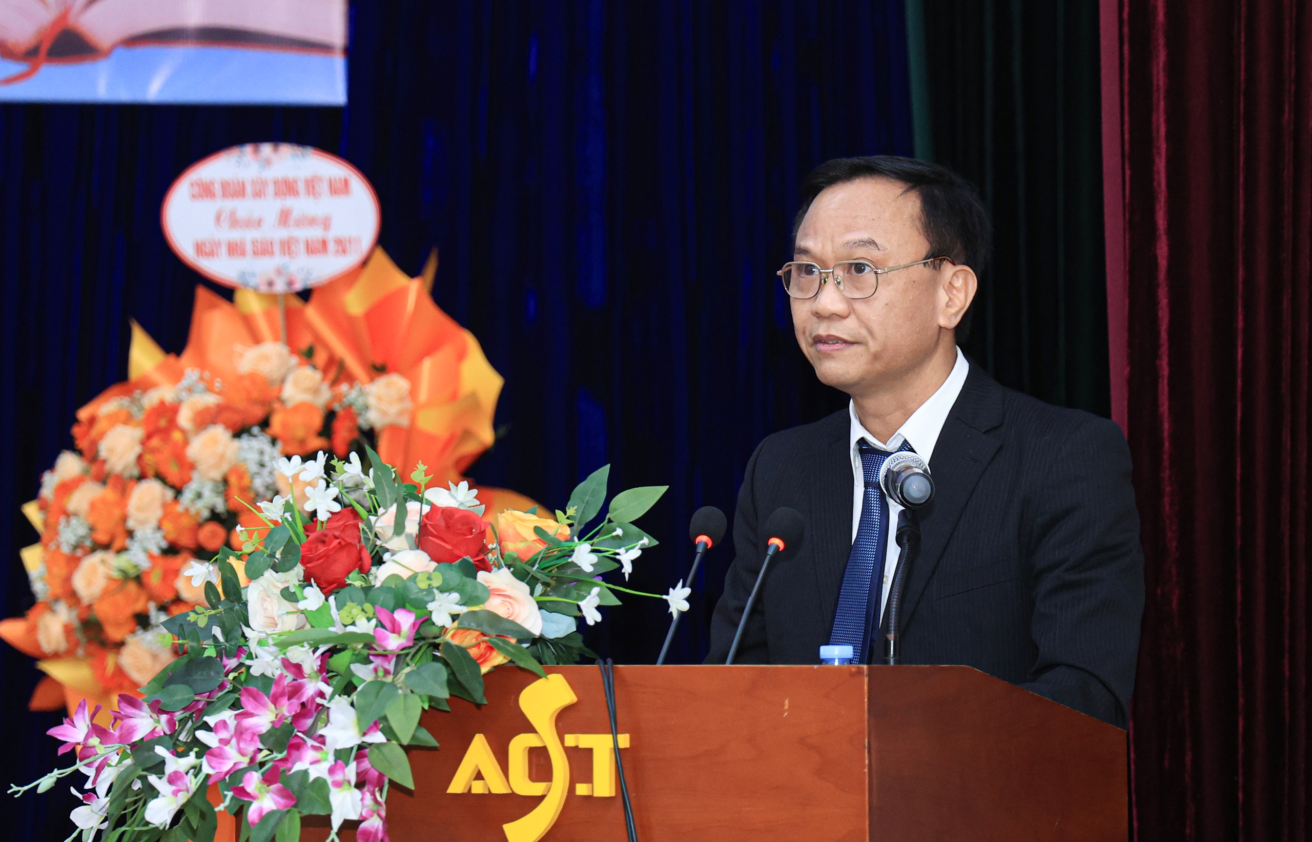 Thứ trưởng Phạm Minh H&agrave;: Đ&agrave;o tạo phải thiết thực, gắn với thực tiễn ng&agrave;nh X&acirc;y dựng- Ảnh 3.