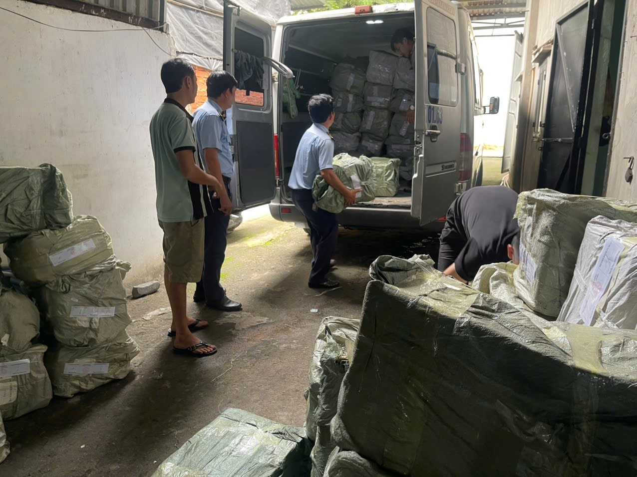 TP.HCM mở đợt "qu&eacute;t" h&agrave;ng giả, h&agrave;ng lậu dịp cuối năm- Ảnh 2.