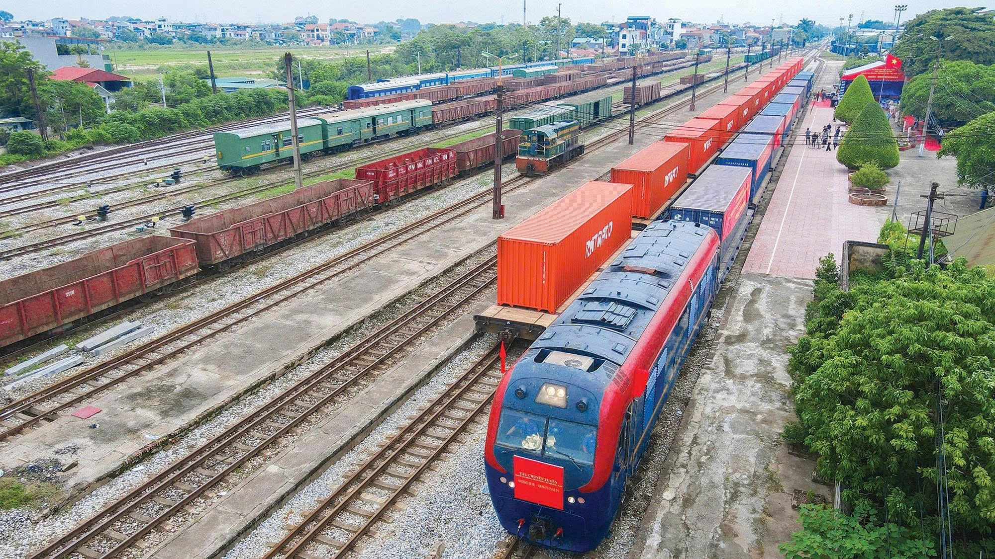 Dự thảo Nghị định mới: Phạt nặng, buộc ph&aacute; dỡ c&ocirc;ng tr&igrave;nh x&acirc;m phạm đất đường sắt- Ảnh 1.