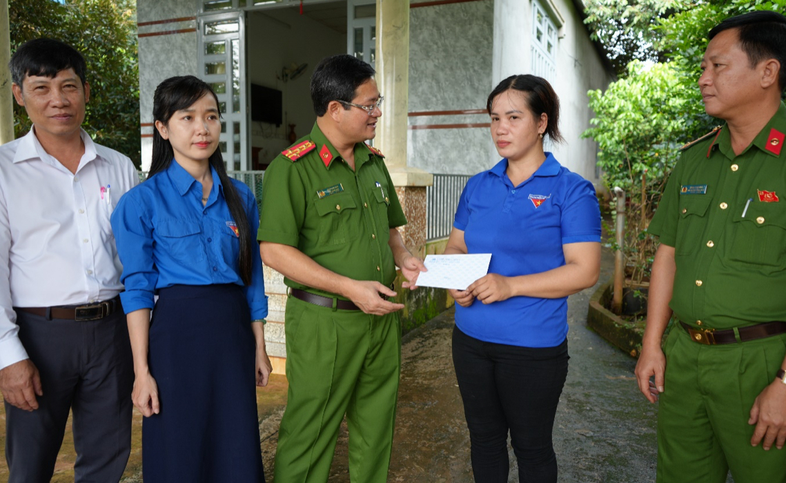 H&agrave;nh tr&igrave;nh sẻ chia nỗi đau, tiếp sức nạn nh&acirc;n tai nạn giao th&ocirc;ng tại Đồng Nai- Ảnh 5.