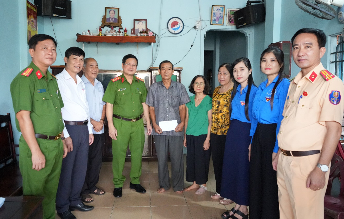 H&agrave;nh tr&igrave;nh sẻ chia nỗi đau, tiếp sức nạn nh&acirc;n tai nạn giao th&ocirc;ng tại Đồng Nai- Ảnh 4.