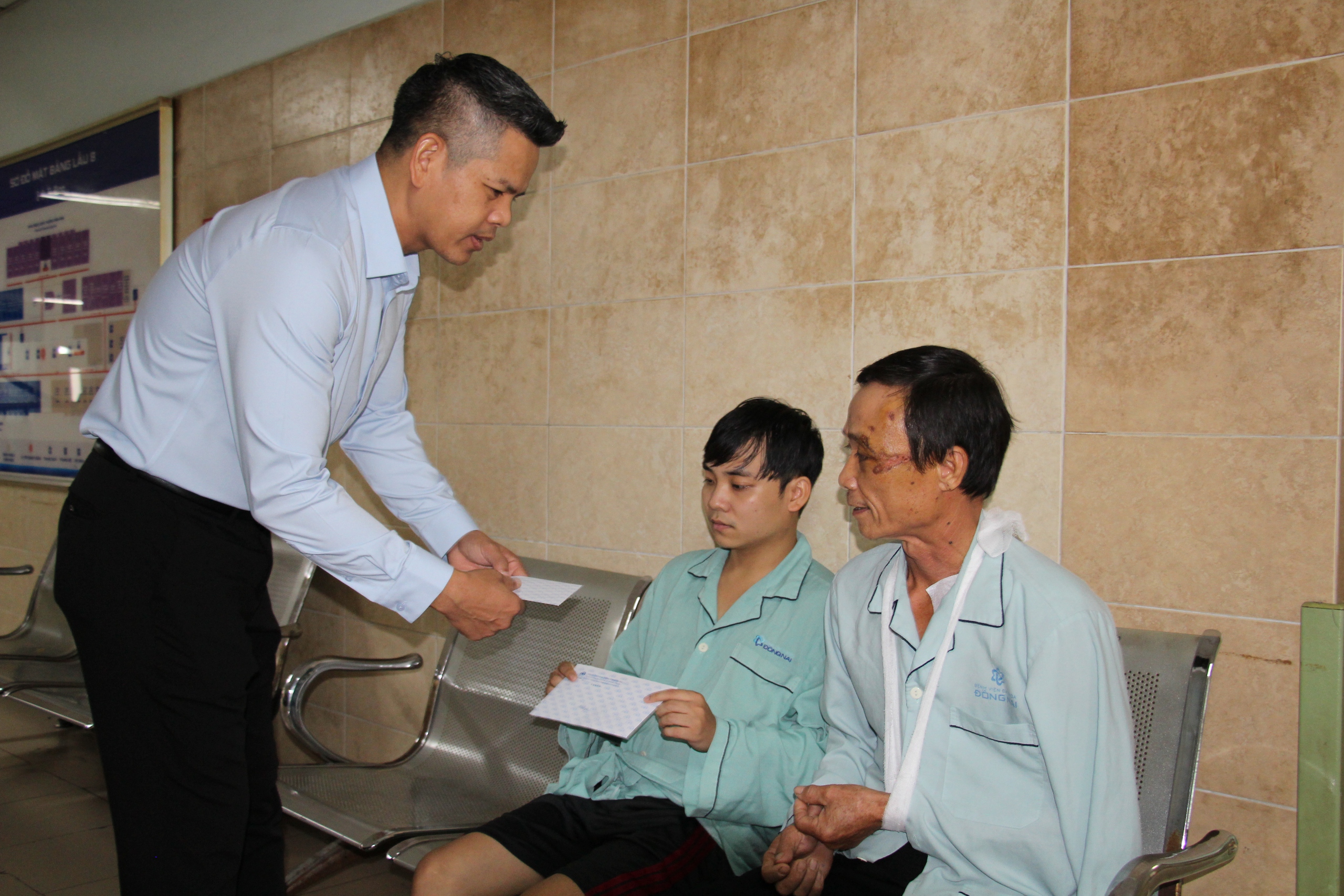 H&agrave;nh tr&igrave;nh sẻ chia nỗi đau, tiếp sức nạn nh&acirc;n tai nạn giao th&ocirc;ng tại Đồng Nai- Ảnh 1.