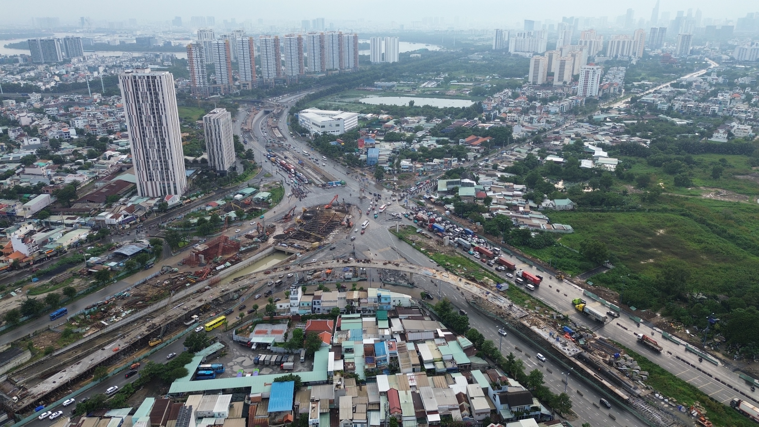 TP.HCM đặt quyết t&acirc;m tăng trưởng hai con số, coi 2026 l&agrave; năm tạo đ&agrave; bứt ph&aacute;- Ảnh 2.