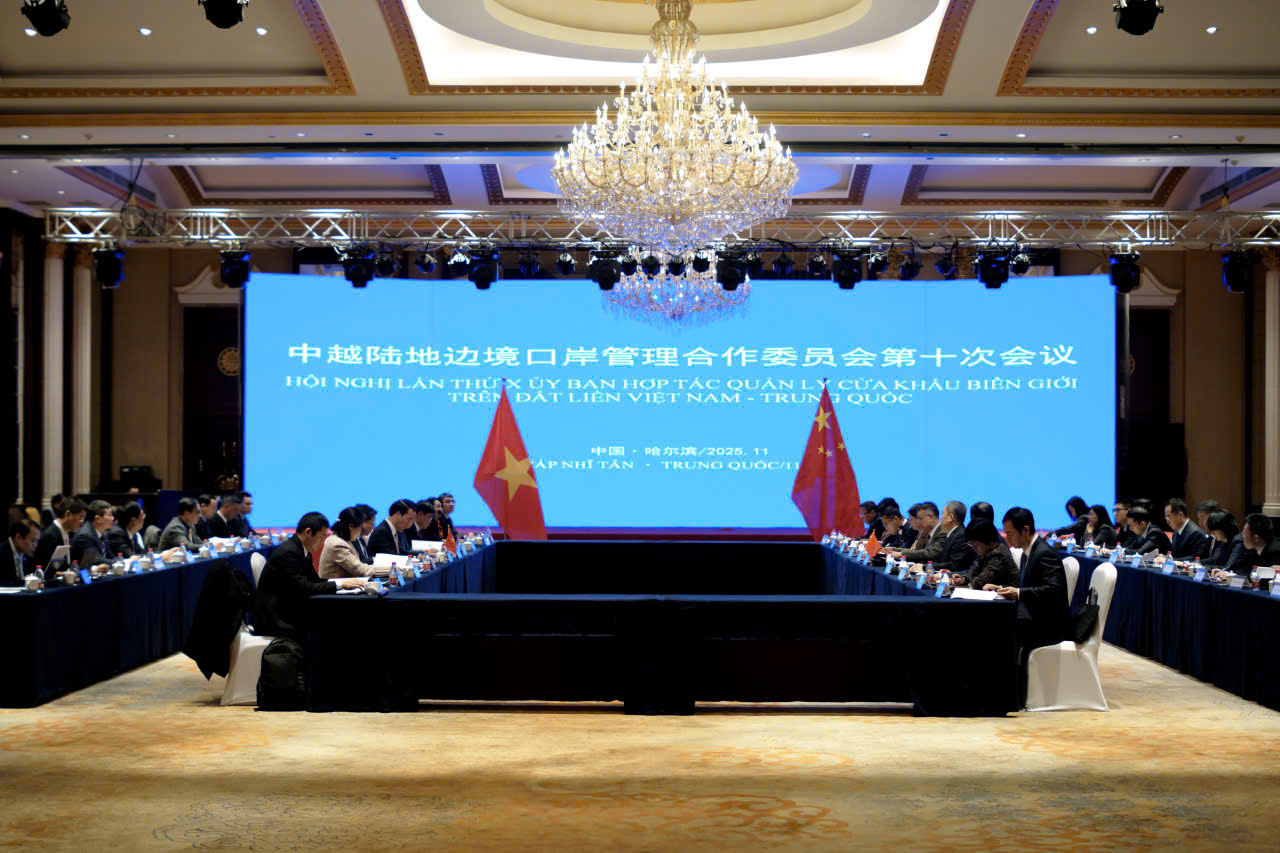 Đẩy mạnh kết nối hạ tầng v&agrave; th&ocirc;ng quan tại c&aacute;c cửa khẩu Việt &ndash; Trung- Ảnh 2.