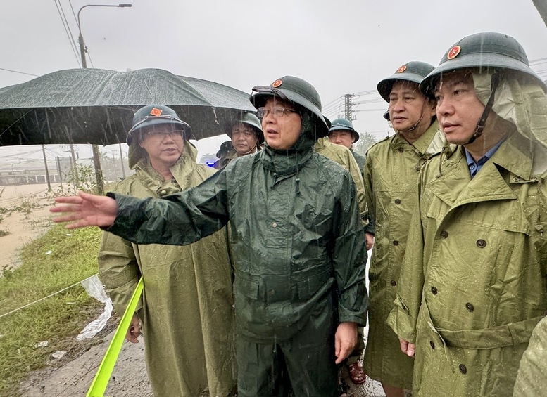 Ph&oacute; Thủ tướng Hồ Quốc Dũng: Khẩn cấp sơ t&aacute;n người d&acirc;n, huy động th&ecirc;m ca n&ocirc; trước lũ dữ- Ảnh 1.