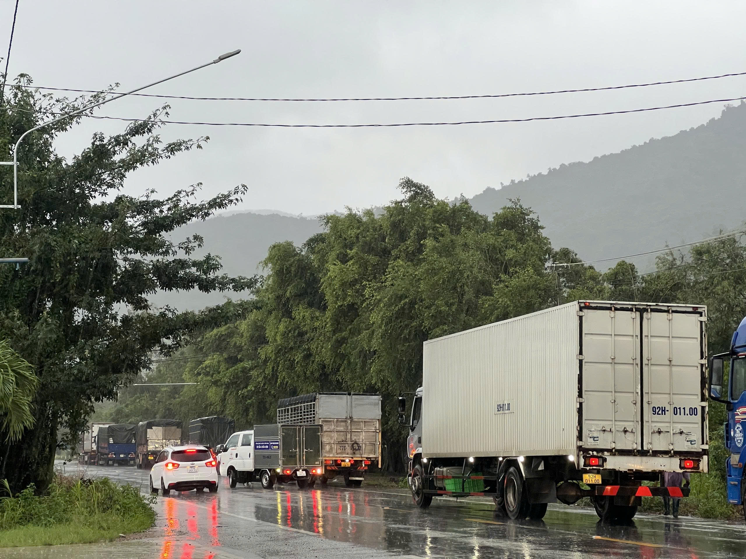 Nhiều tuyến quốc lộ qua Gia Lai bị chia cắt, h&agrave;ng ngh&igrave;n nh&agrave; d&acirc;n bị ngập- Ảnh 3.