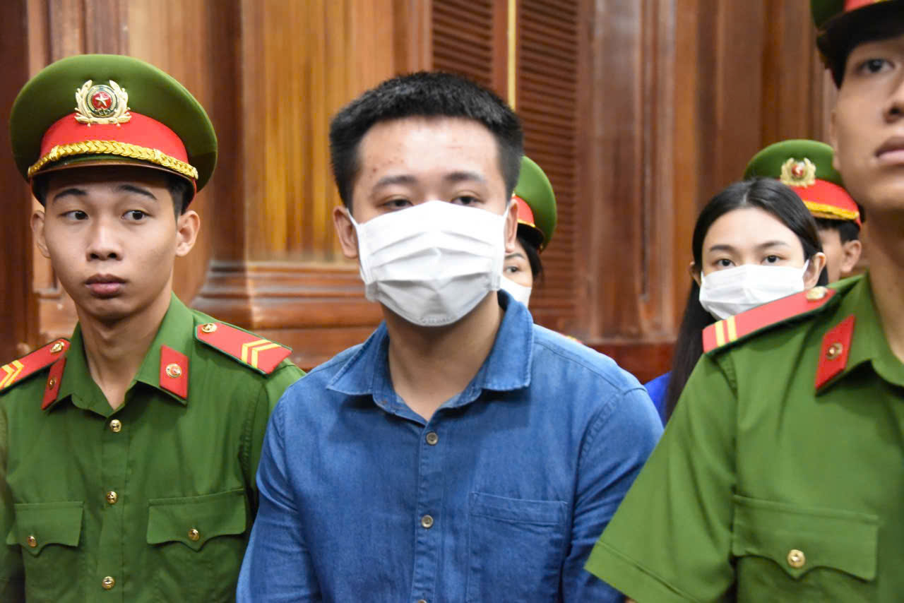 Đang x&eacute;t xử vụ kẹo Kera: Th&ugrave;y Ti&ecirc;n, Quang Linh Vlogs, Hằng Du Mục đối diện mức 1-5 năm t&ugrave;- Ảnh 1.