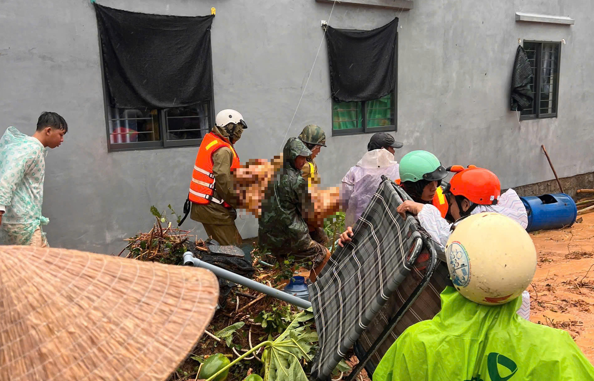 Đắk Lắk: Mưa lớn g&acirc;y sạt lở đất l&agrave;m một người tử vong, nhiều khu vực bị chia cắt- Ảnh 2.