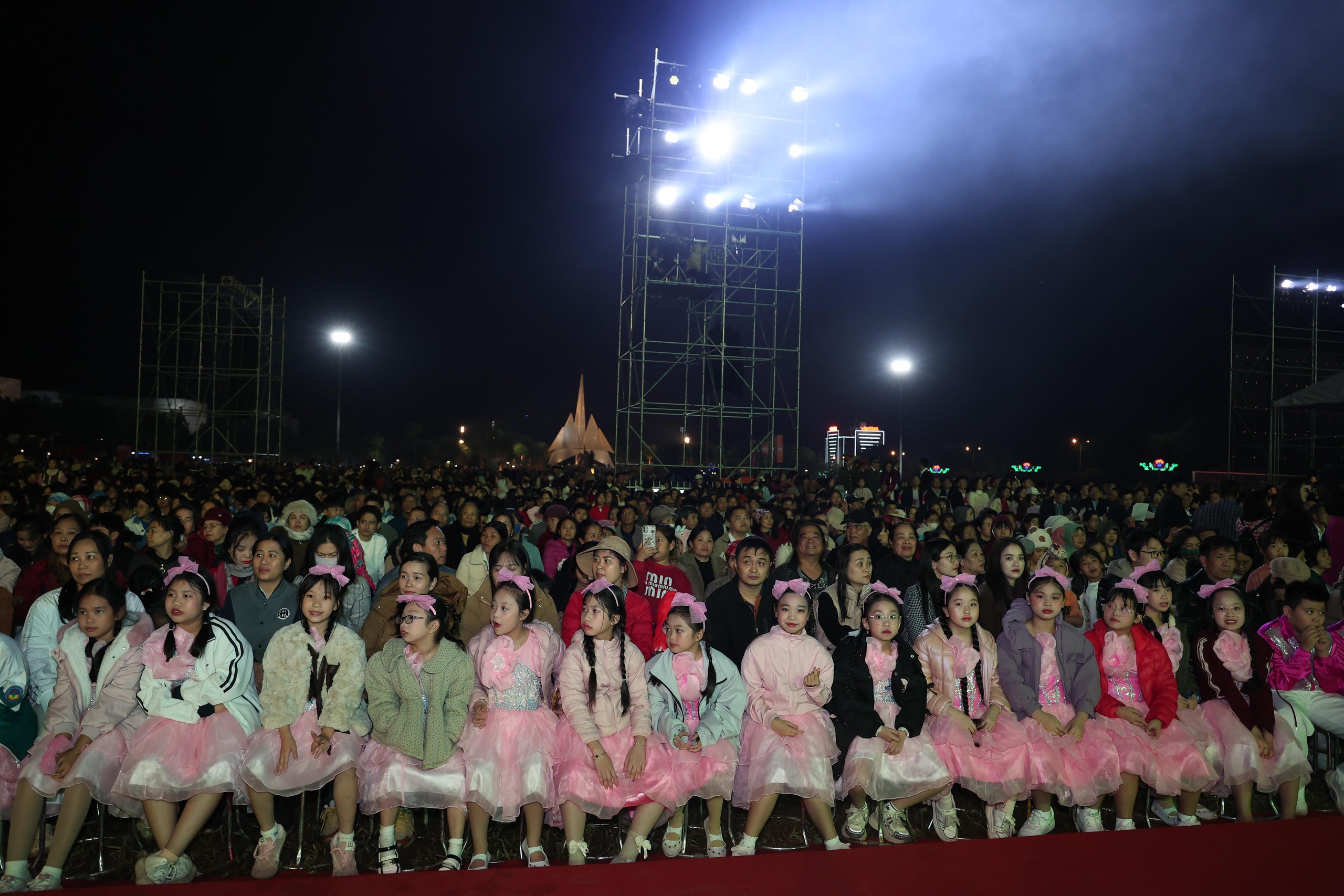 Festival S&ocirc;ng Hồng - L&agrave;o Cai "nơi con s&ocirc;ng Hồng chảy v&agrave;o đất Việt"- Ảnh 1.