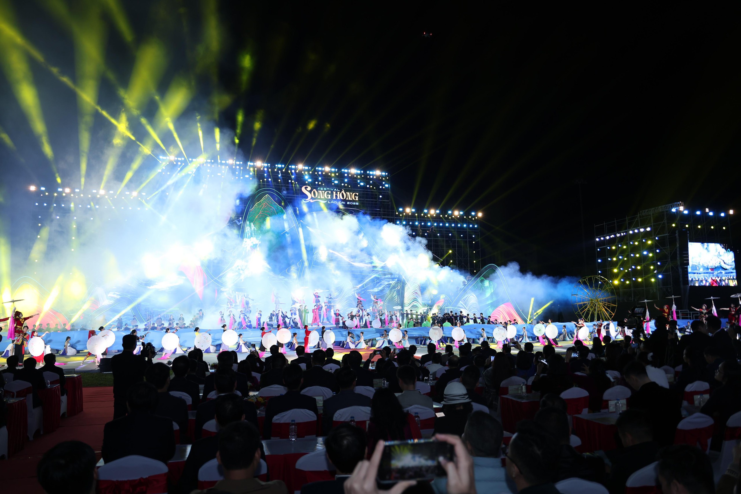 Festival S&ocirc;ng Hồng - L&agrave;o Cai "nơi con s&ocirc;ng Hồng chảy v&agrave;o đất Việt"- Ảnh 4.