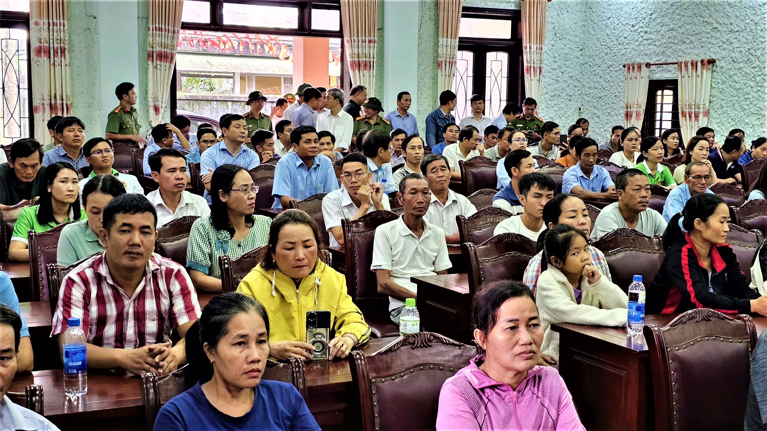 Tổng B&iacute; thư T&ocirc; L&acirc;m thăm, tặng qu&agrave; người d&acirc;n v&ugrave;ng rốn lũ ở Huế- Ảnh 11.