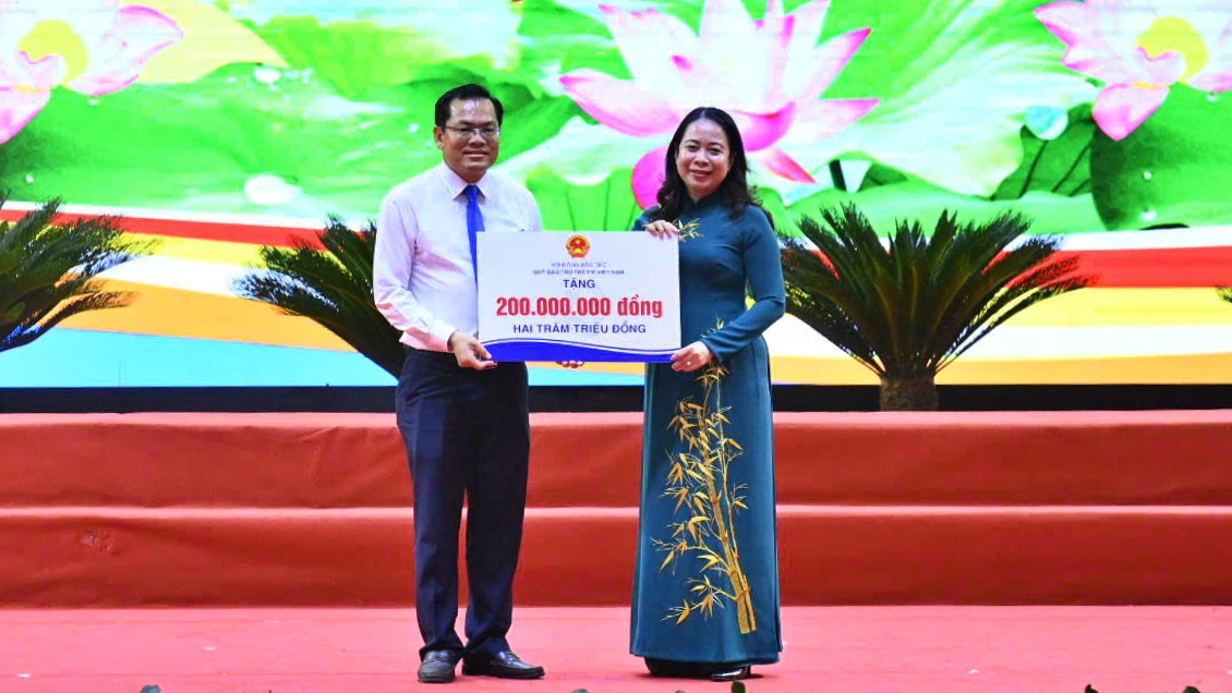 Ph&oacute; Chủ tịch nước: C&agrave; Mau cần ưu ti&ecirc;n ph&aacute;t triển giao th&ocirc;ng, cảng biển v&agrave; logistics- Ảnh 4.