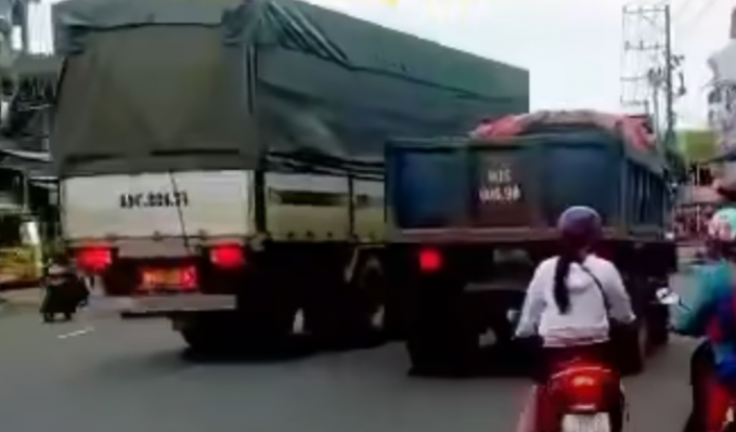 Đồng Nai: T&agrave;i xế &ocirc; t&ocirc; tải bị phạt v&igrave; tạt đầu xe ben tr&ecirc;n quốc lộ 20- Ảnh 1.