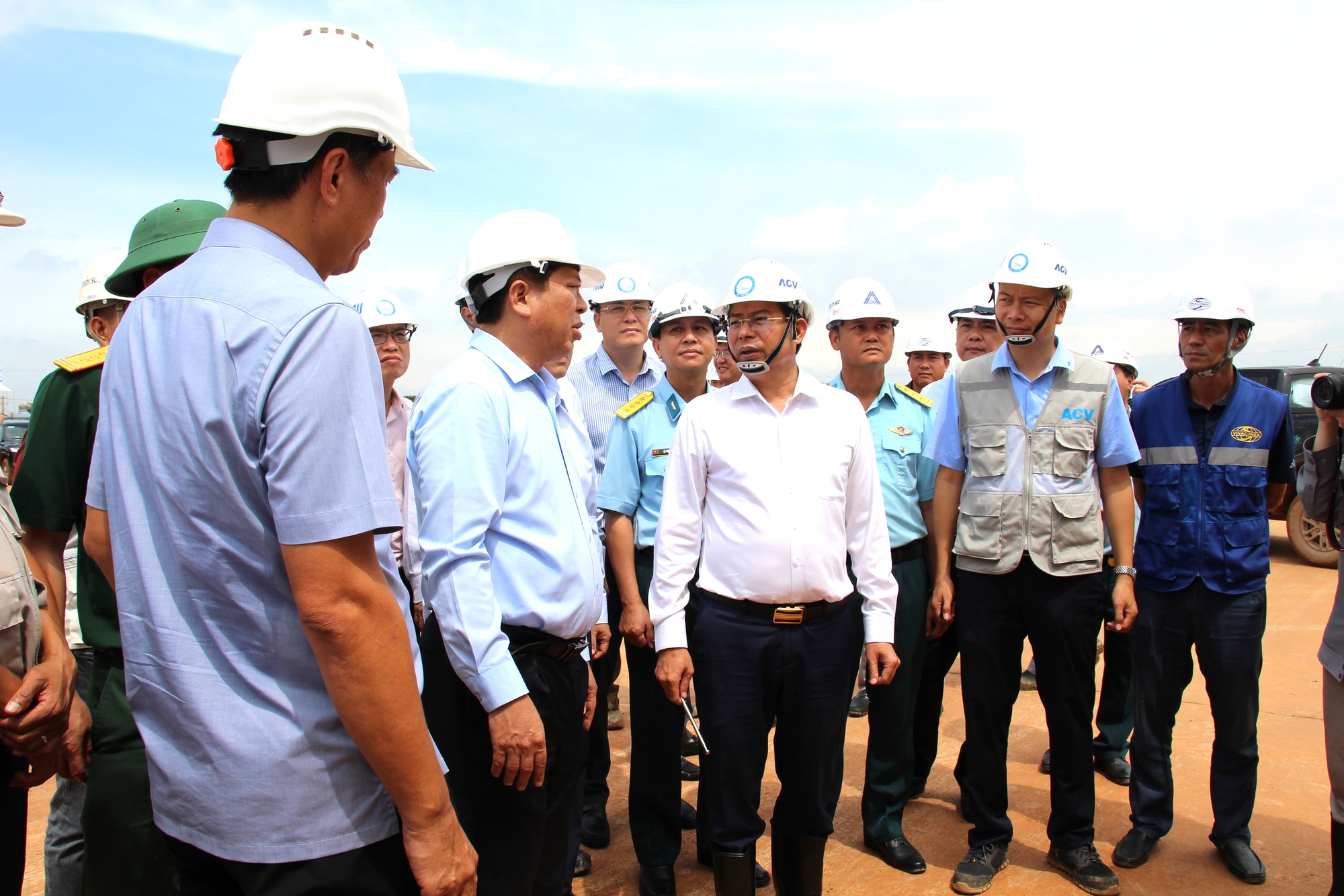 Bộ trưởng Trần Hồng Minh chỉ đạo "thi công sân bay Long Thành đến đâu, sạch đẹp đến đó"- Ảnh 5. Bộ trưởng Trần Hồng Minh chỉ đạo "thi công sân bay Long Thành đến đâu, sạch đẹp đến đó"- Ảnh 5.