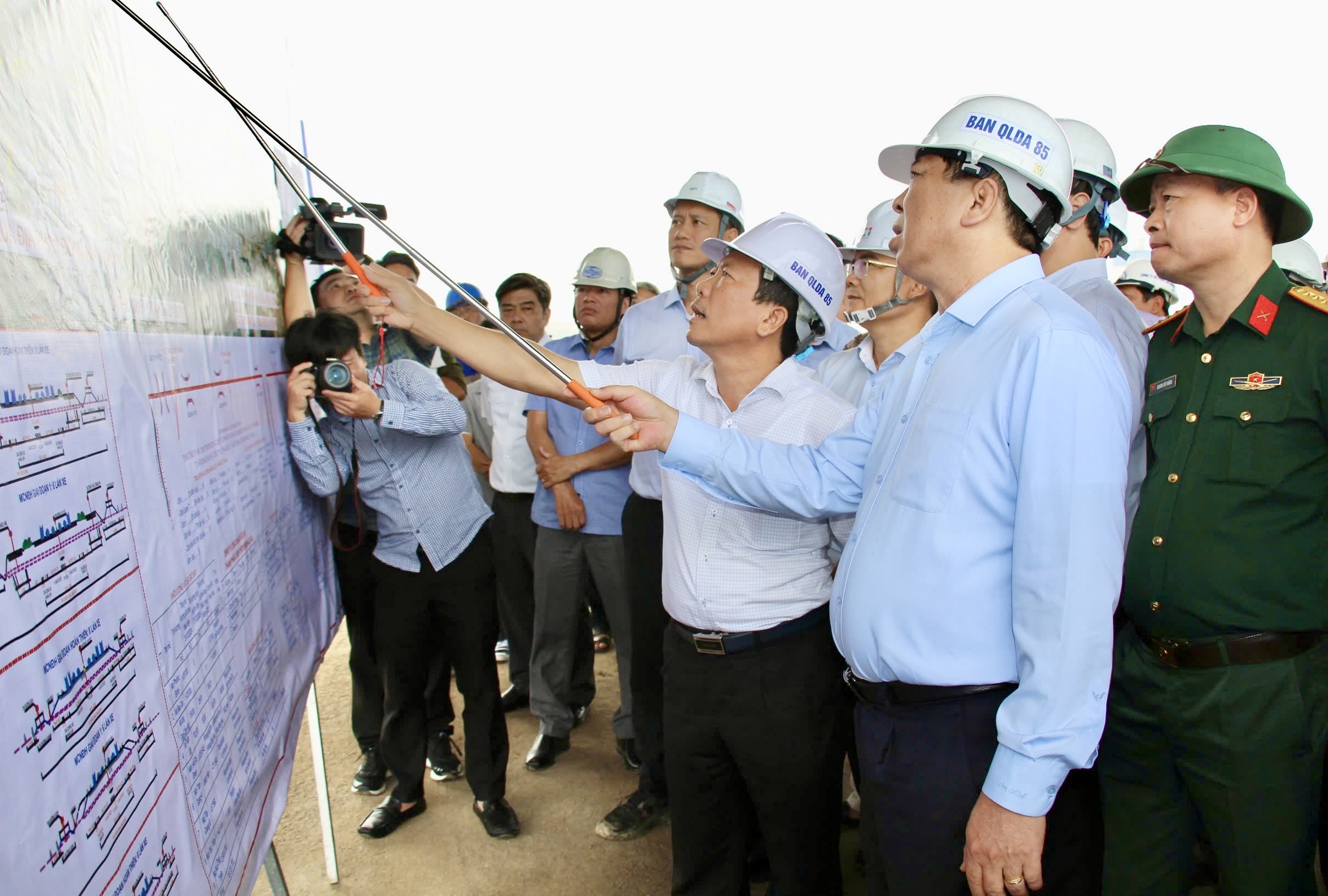 Bộ trưởng Trần Hồng Minh: Dốc to&agrave;n lực "trận đua cuối" th&ocirc;ng xe kỹ thuật cao tốc v&agrave;o 19/12- Ảnh 3.