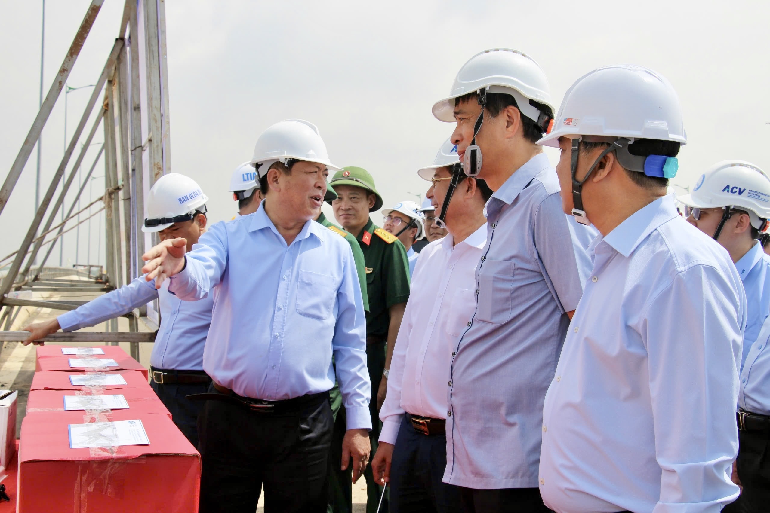 Bộ trưởng Trần Hồng Minh chỉ đạo "thi công sân bay Long Thành đến đâu, sạch đẹp đến đó"- Ảnh 3. Bộ trưởng Trần Hồng Minh chỉ đạo "thi công sân bay Long Thành đến đâu, sạch đẹp đến đó"- Ảnh 3.