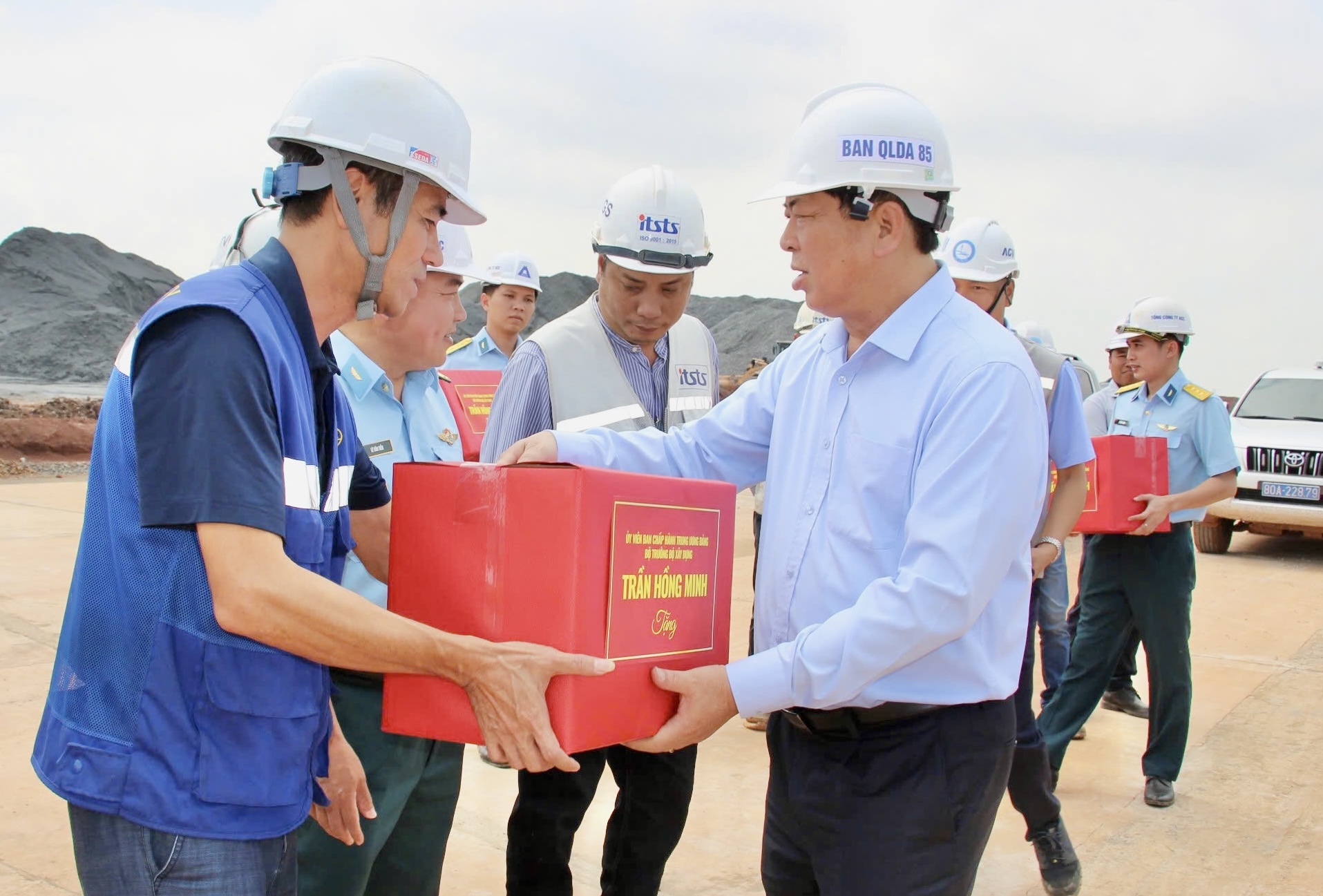 Bộ trưởng Trần Hồng Minh chỉ đạo "thi công sân bay Long Thành đến đâu, sạch đẹp đến đó"- Ảnh 8. Bộ trưởng Trần Hồng Minh chỉ đạo "thi công sân bay Long Thành đến đâu, sạch đẹp đến đó"- Ảnh 8.
