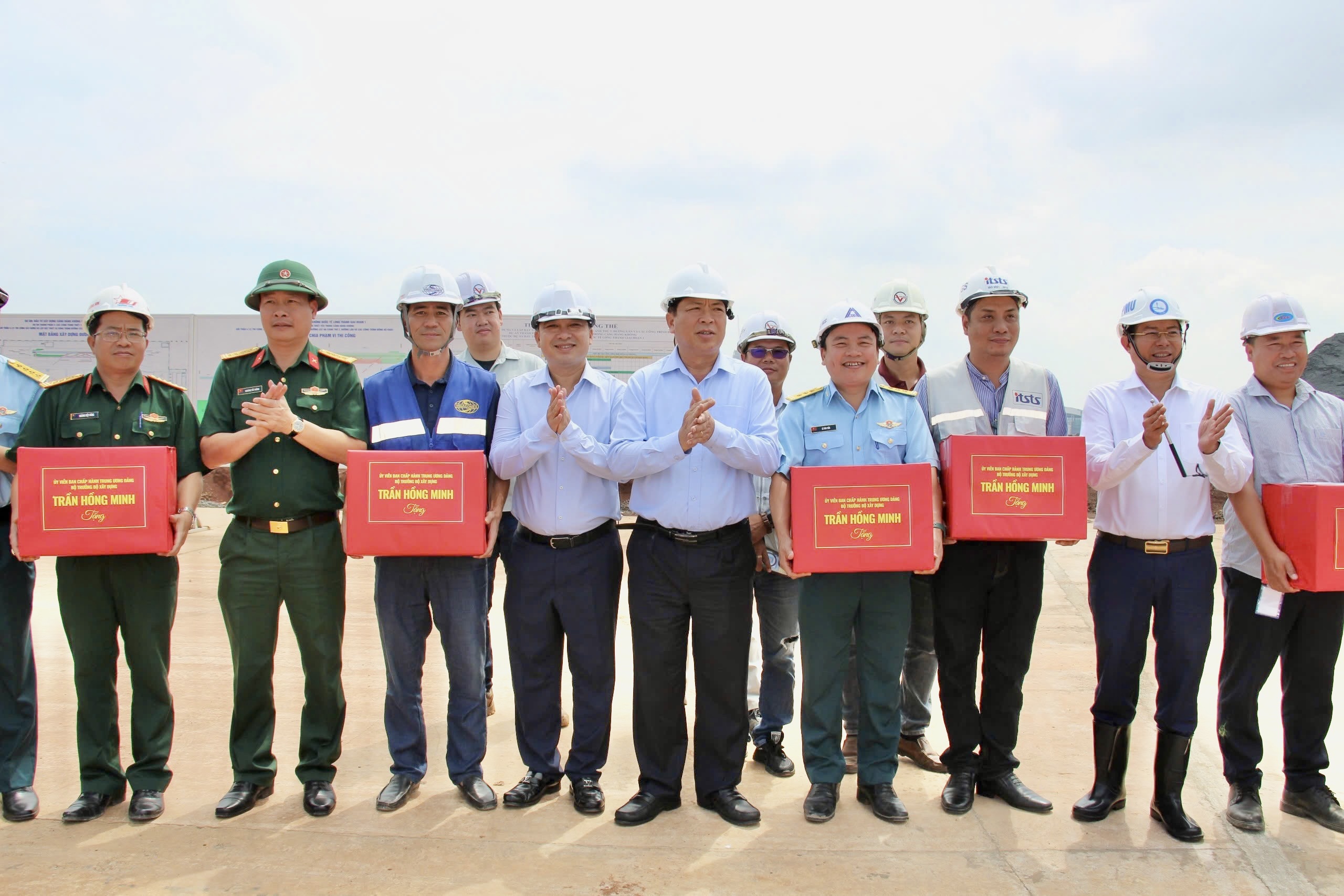 Bộ trưởng Trần Hồng Minh chỉ đạo "thi công sân bay Long Thành đến đâu, sạch đẹp đến đó"- Ảnh 7. Bộ trưởng Trần Hồng Minh chỉ đạo "thi công sân bay Long Thành đến đâu, sạch đẹp đến đó"- Ảnh 7.