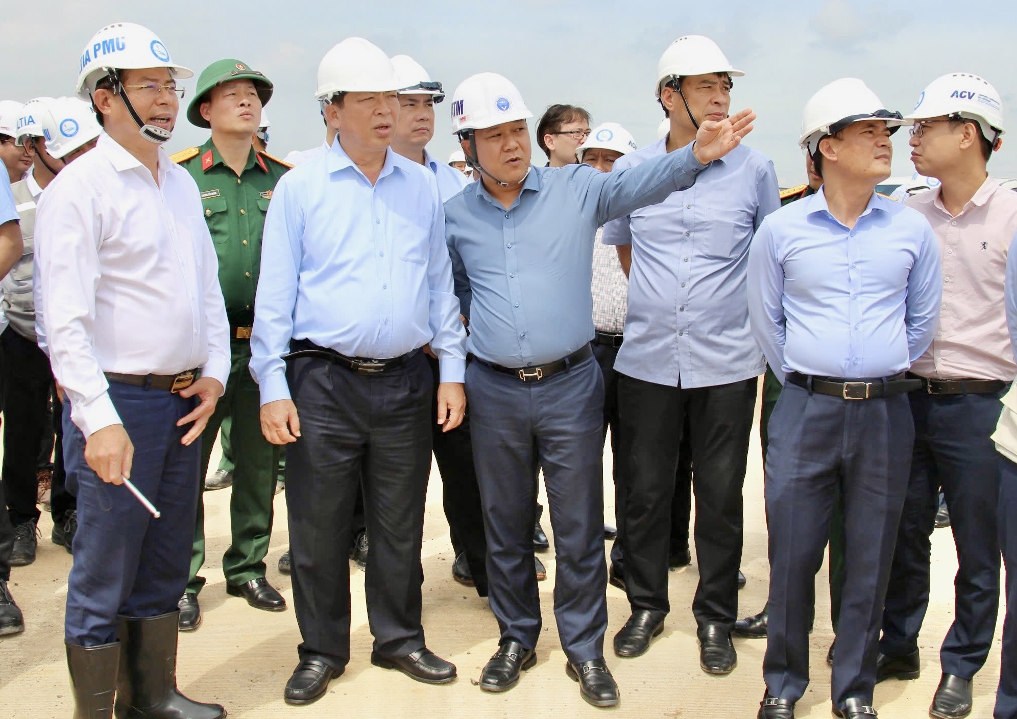 Bộ trưởng Trần Hồng Minh chỉ đạo "thi công sân bay Long Thành đến đâu, sạch đẹp đến đó"- Ảnh 24. Bộ trưởng Trần Hồng Minh chỉ đạo "thi công sân bay Long Thành đến đâu, sạch đẹp đến đó"- Ảnh 24.