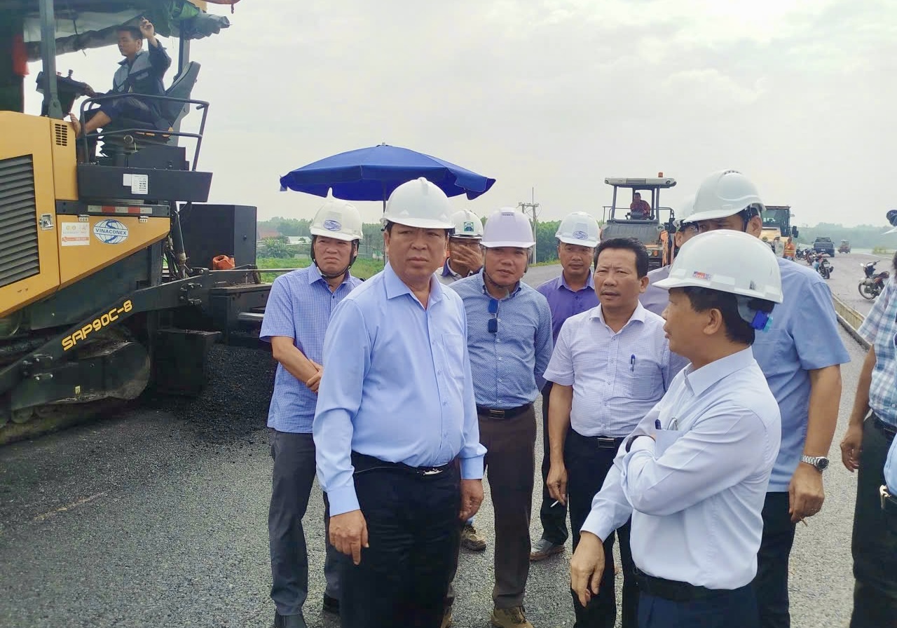 Bộ trưởng Trần Hồng Minh: Dốc to&agrave;n lực "trận đua cuối" th&ocirc;ng xe kỹ thuật cao tốc v&agrave;o 19/12- Ảnh 7.