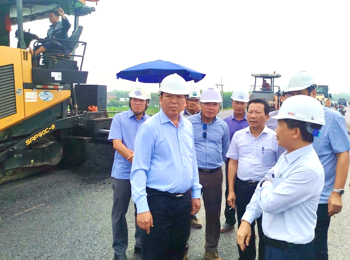 Bộ trưởng Trần Hồng Minh chỉ đạo "thi công sân bay Long Thành đến đâu, sạch đẹp đến đó"- Ảnh 17. Bộ trưởng Trần Hồng Minh chỉ đạo "thi công sân bay Long Thành đến đâu, sạch đẹp đến đó"- Ảnh 17.