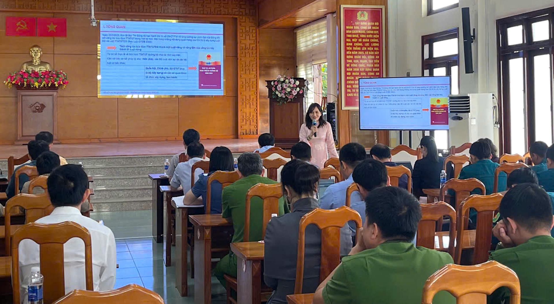 Quảng Ng&atilde;i đẩy mạnh phổ biến ph&aacute;p luật v&agrave; tập huấn nghiệp vụ về ATGT đường bộ- Ảnh 2.