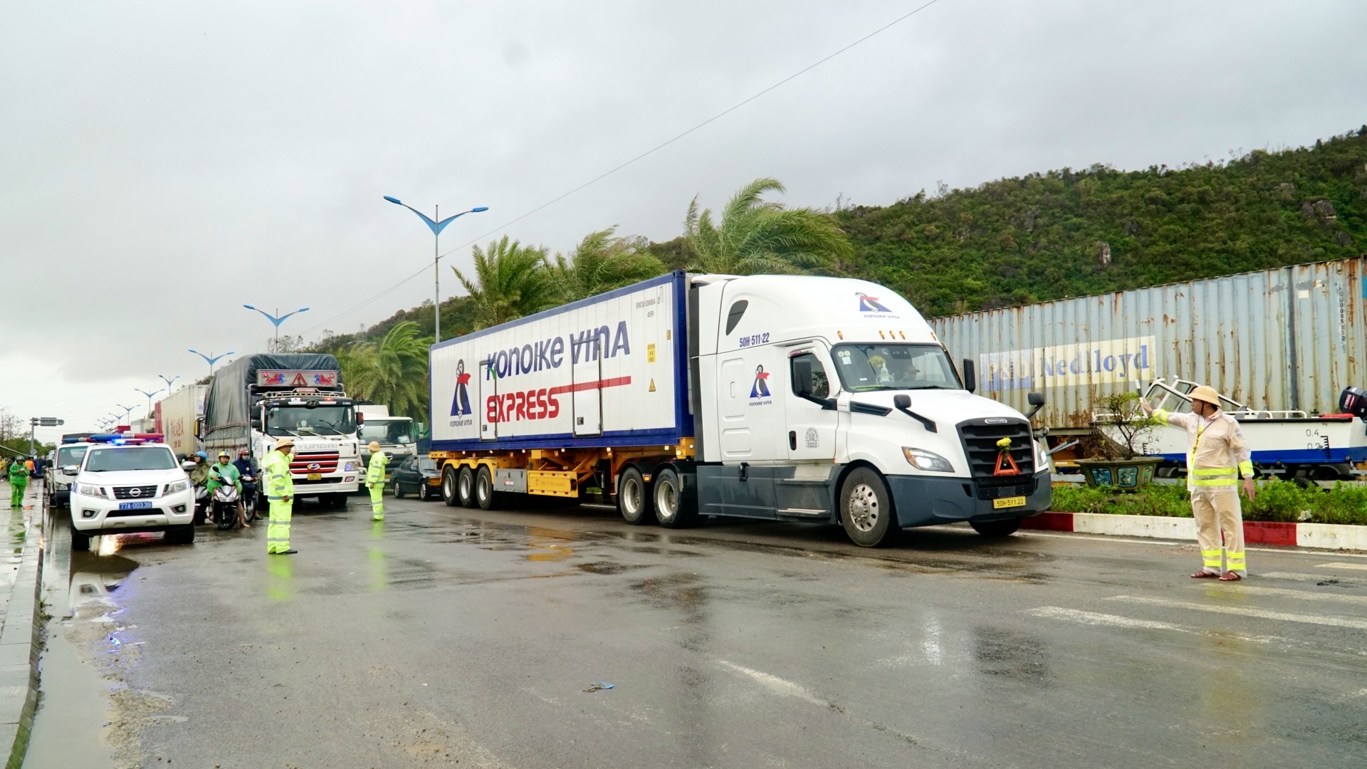 Mưa lũ miền Trung: Cấp 4.000 tấn gạo dự trữ quốc gia hỗ trợ v&ugrave;ng lũ Kh&aacute;nh H&ograve;a v&agrave; Gia Lai- Ảnh 13.