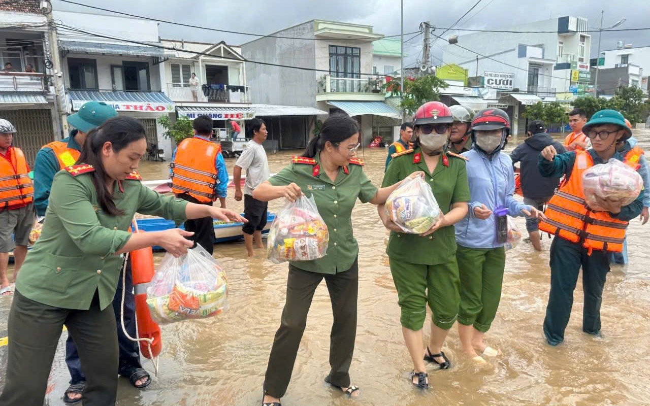 Mưa lũ miền Trung: Cấp 4.000 tấn gạo dự trữ quốc gia hỗ trợ v&ugrave;ng lũ Kh&aacute;nh H&ograve;a v&agrave; Gia Lai