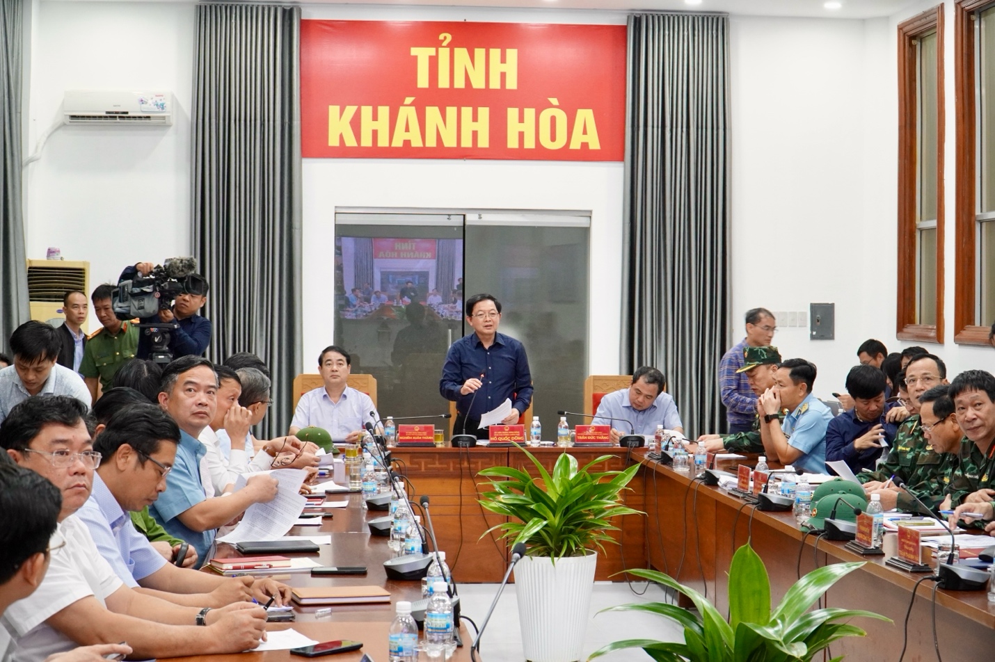 Ph&oacute; Thủ tướng Hồ Quốc Dũng y&ecirc;u cầu khẩn cấp cứu trợ: &ldquo;Kh&ocirc;ng để d&acirc;n thiếu ăn, thiếu nước&rdquo;- Ảnh 1.