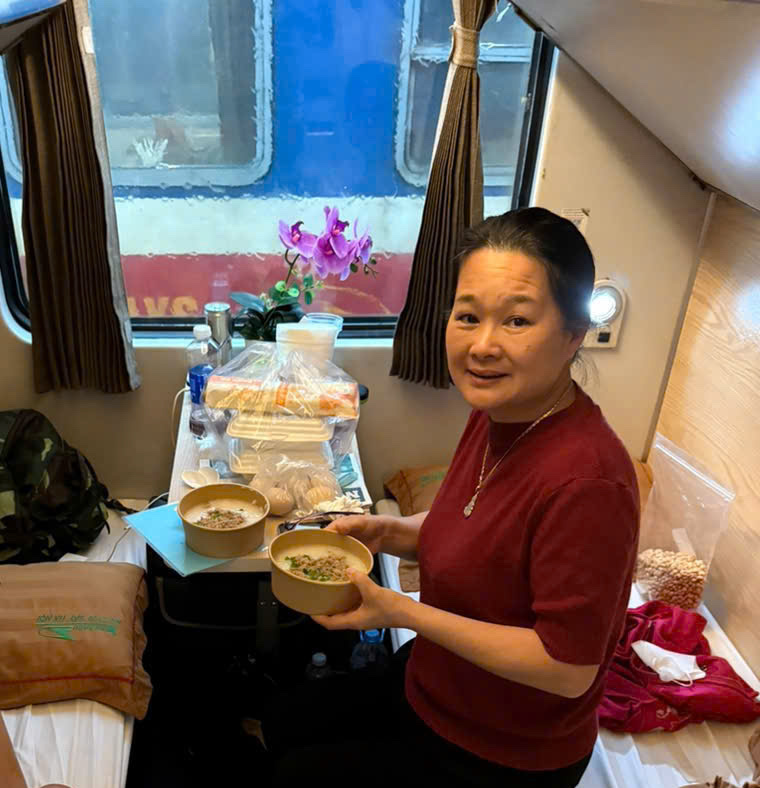 Mưa lũ Trung Bộ khiến đường sắt t&ecirc; liệt, 25 chuyến t&agrave;u bị b&atilde;i bỏ, thiệt hại gần 10 tỷ đồng- Ảnh 3.