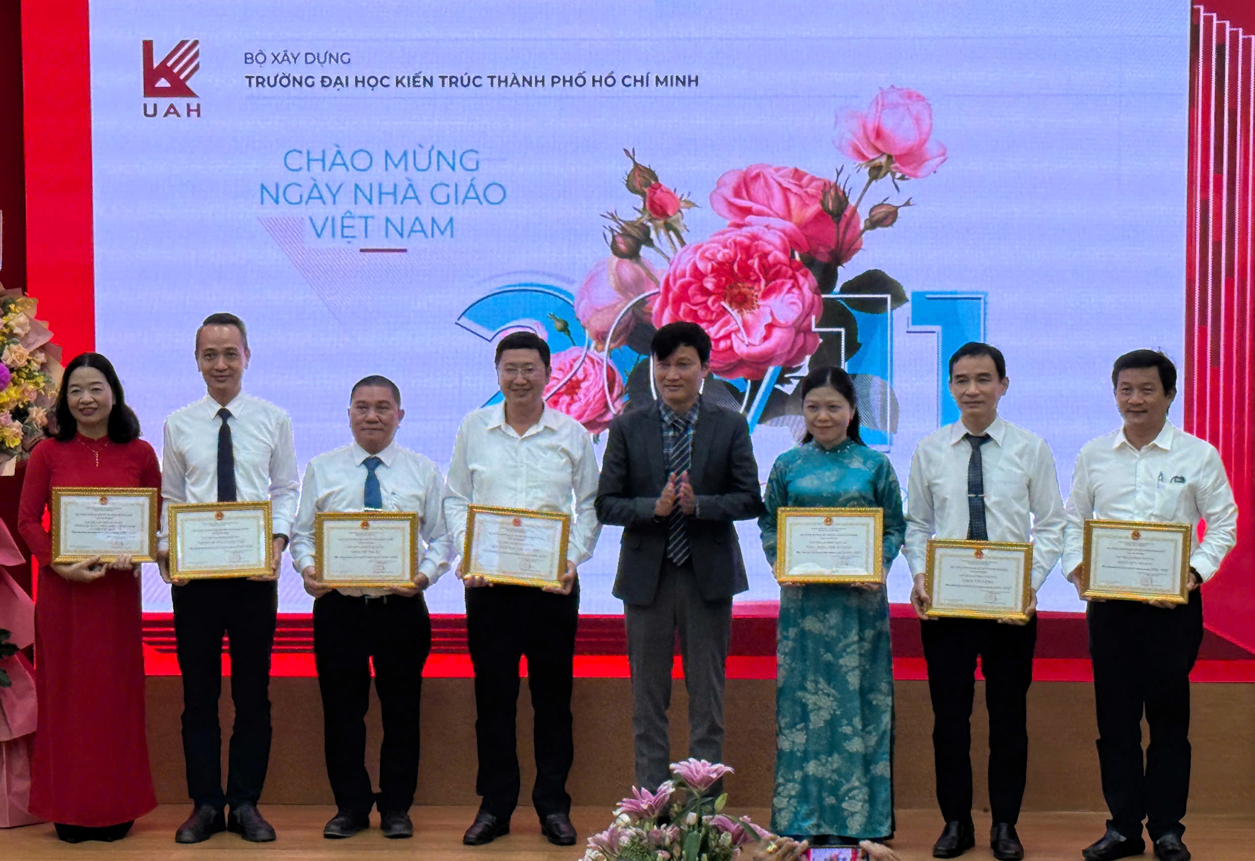 43 năm Ng&agrave;y Nh&agrave; gi&aacute;o Việt Nam: ĐH Kiến tr&uacute;c TP.HCM kế thừa sức mạnh truyền thống bền bỉ- Ảnh 3.
