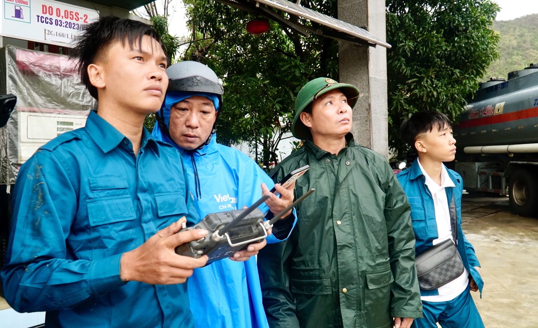 Ấm l&ograve;ng t&igrave;nh qu&acirc;n d&acirc;n sẻ chia với người d&acirc;n Gia Lai giữa m&ugrave;a lũ dữ- Ảnh 8.