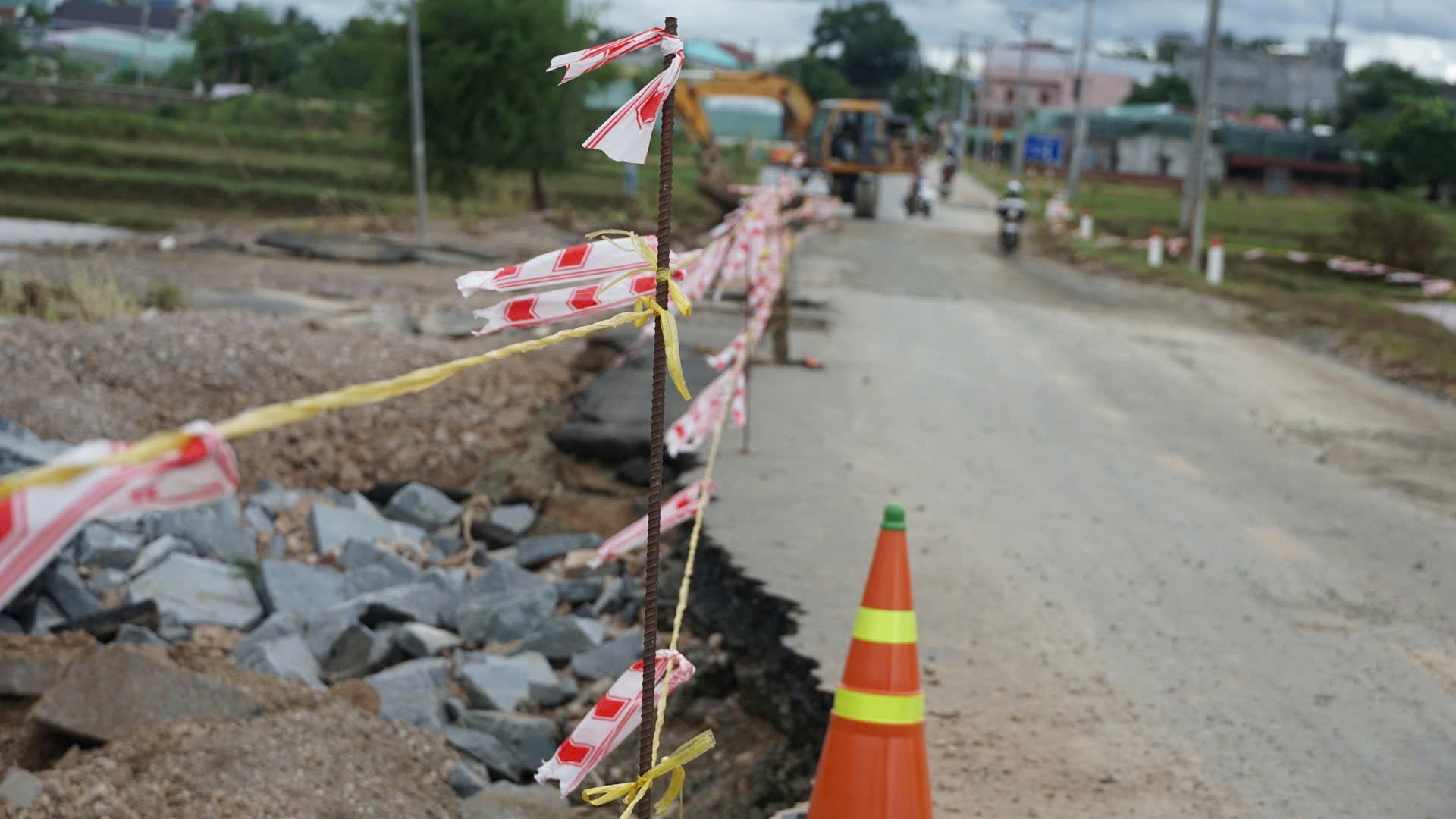 Mưa lũ tại miền Trung: Cứu hộ th&agrave;nh c&ocirc;ng hơn 40 c&ocirc;ng nh&acirc;n cao tốc bị c&ocirc; lập giữa lũ- Ảnh 26.