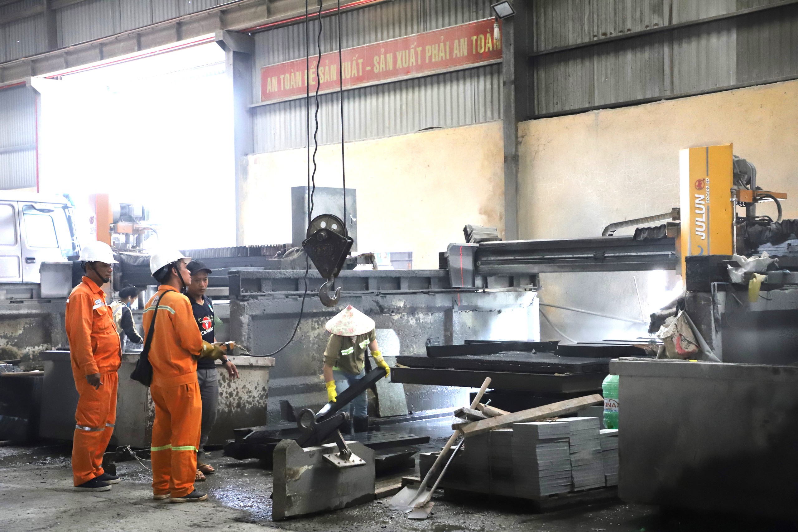 Hiểm họa kh&ocirc;n lường từ hệ thống điện sau c&ocirc;ng tơ- Ảnh 2.