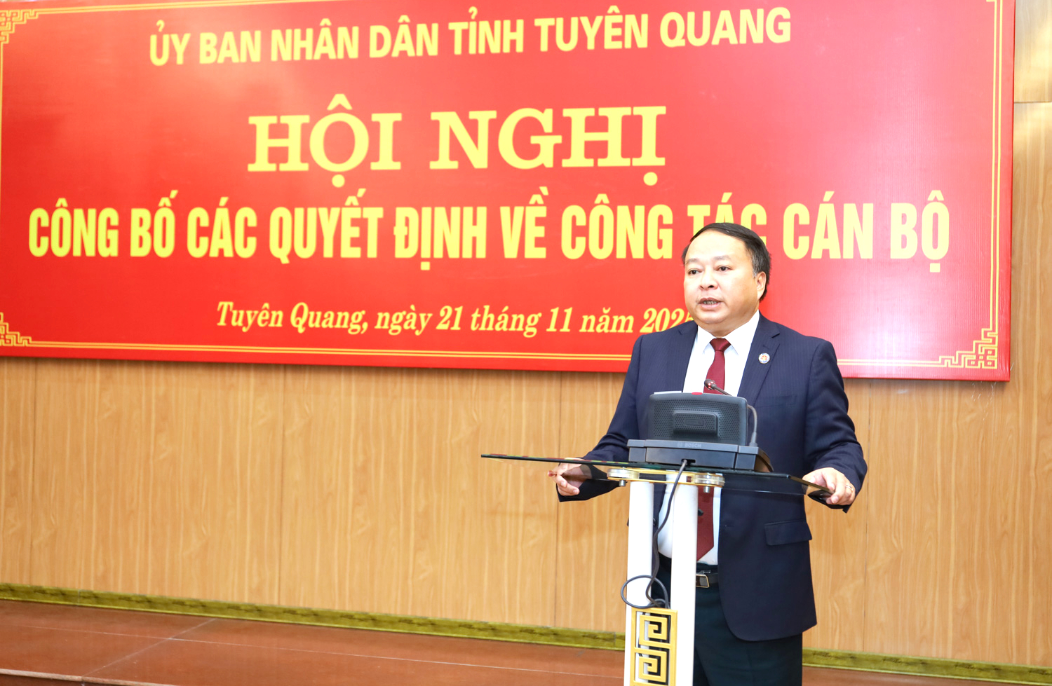 Tuy&ecirc;n Quang: C&ocirc;ng bố c&aacute;c quyết định về c&ocirc;ng t&aacute;c c&aacute;n bộ- Ảnh 2.