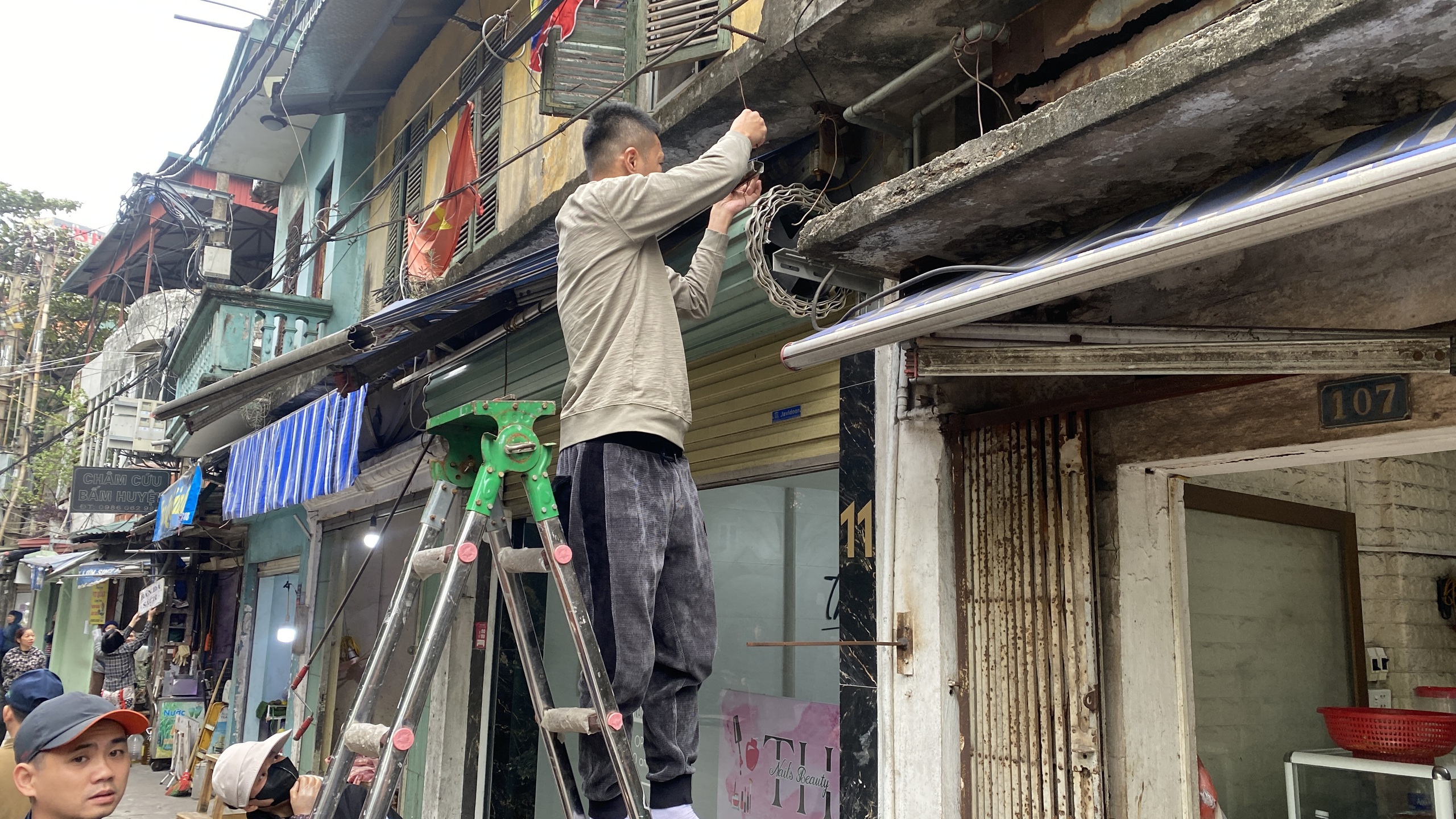 H&agrave; Nội: Phường Vĩnh Tuy ra qu&acirc;n dẹp chợ tạm, chợ c&oacute;c- Ảnh 19.