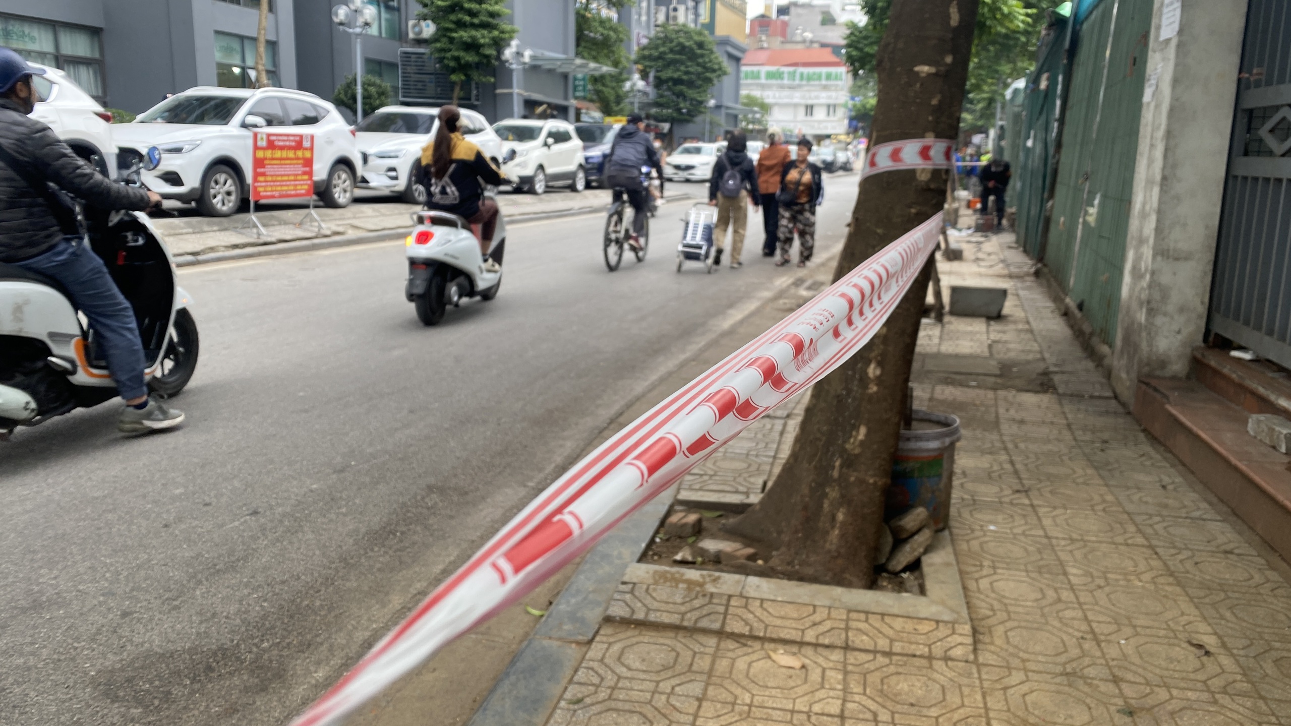 H&agrave; Nội: Phường Vĩnh Tuy ra qu&acirc;n dẹp chợ tạm, chợ c&oacute;c- Ảnh 16.