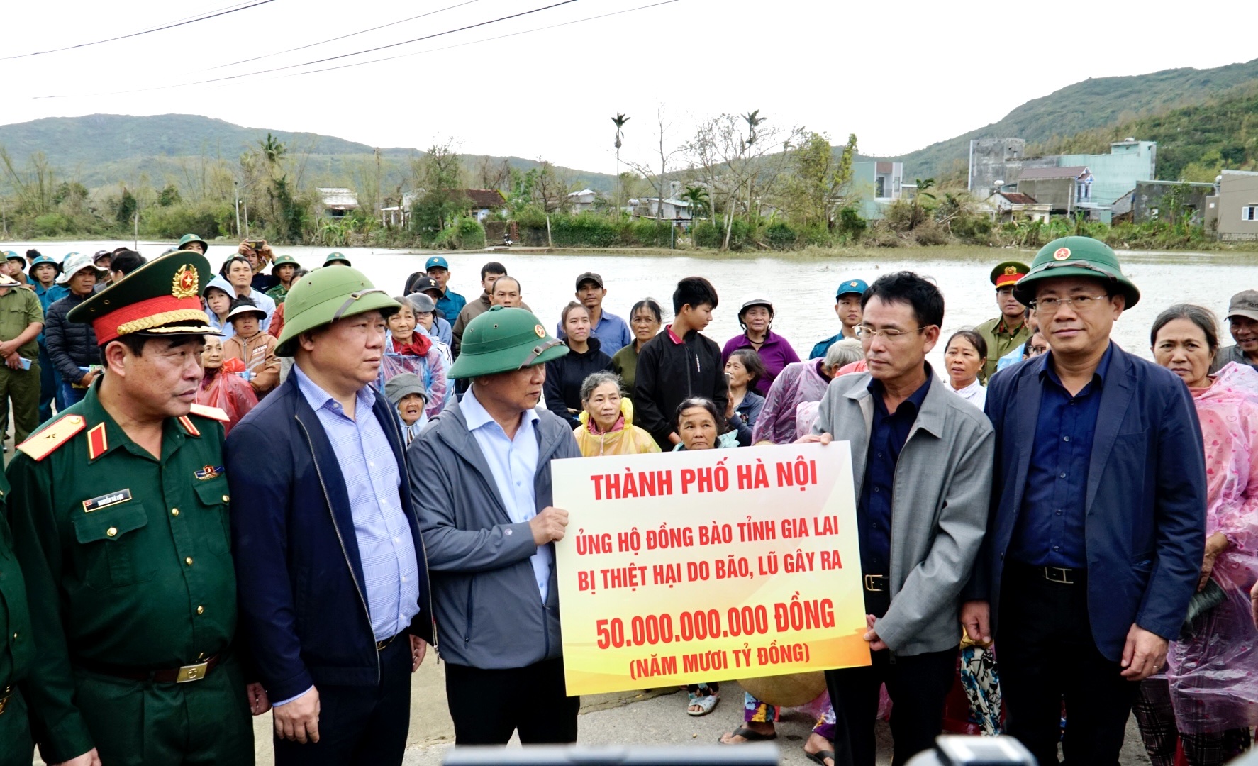 Mưa lũ lịch sử tại miền Trung: H&agrave;ng cứu trợ quốc tế đến với b&agrave; con tỉnh Gia Lai, Đắk Lắk- Ảnh 17.