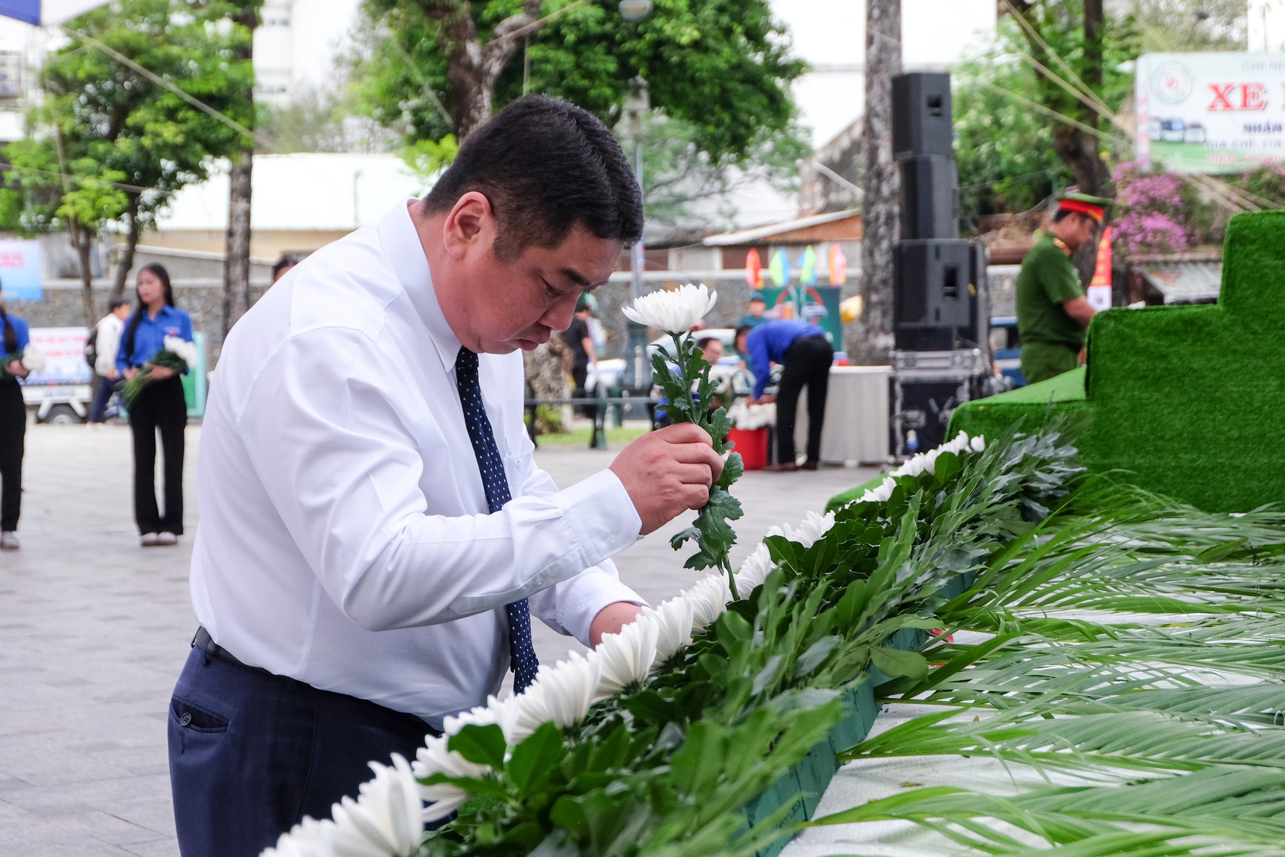 TP.HCM tưởng niệm nạn nh&acirc;n TNGT: H&atilde;y h&agrave;nh động v&igrave; m&ocirc;i trường giao th&ocirc;ng an to&agrave;n, văn minh- Ảnh 3.
