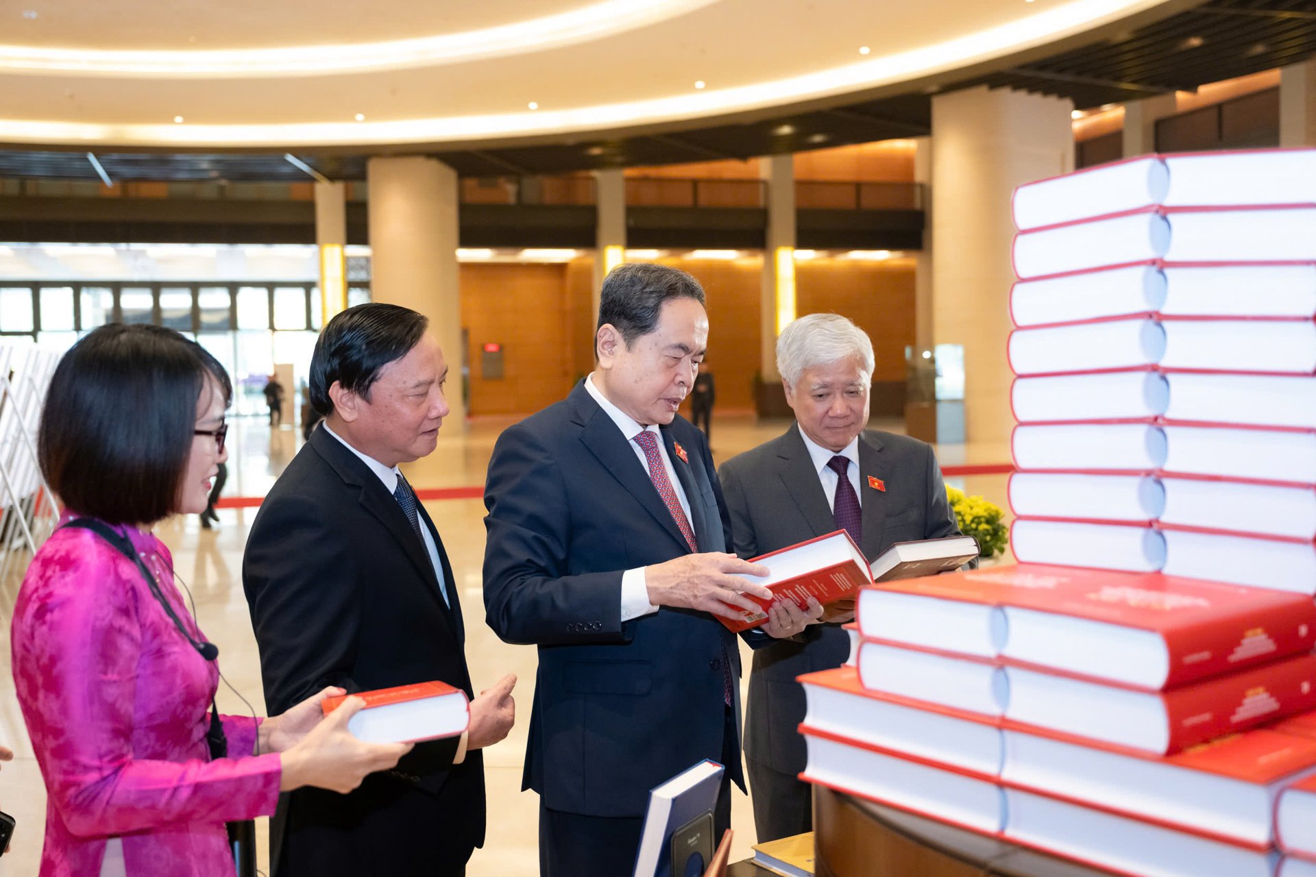 Quốc hội kh&oacute;a XV c&oacute; nhiều s&aacute;ng kiến lập ph&aacute;p chưa từng c&oacute; tiền lệ- Ảnh 4.