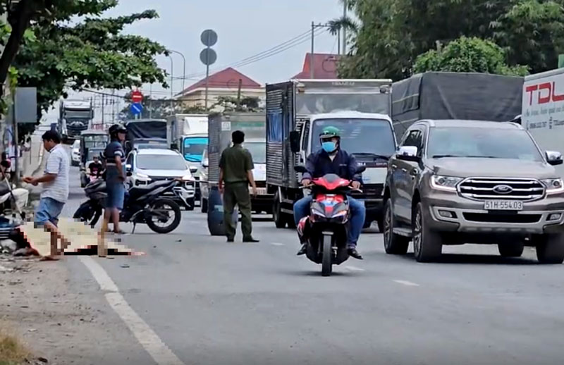 Hiện trường vụ tai nạn khiến &ocirc;ng L tử vong tại chỗ - Ảnh: Anh Vũ.