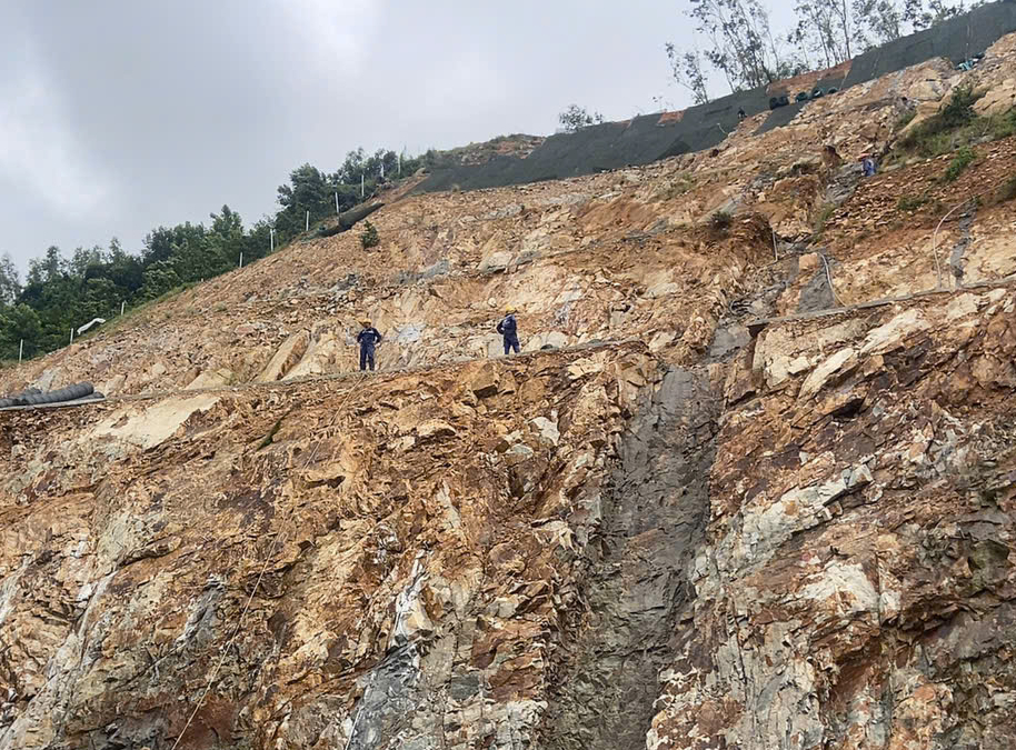 Vực dậy c&ocirc;ng trường cao tốc qua miền Trung sau mưa lũ, kh&ocirc;ng để l&ugrave;i tiến độ- Ảnh 1.